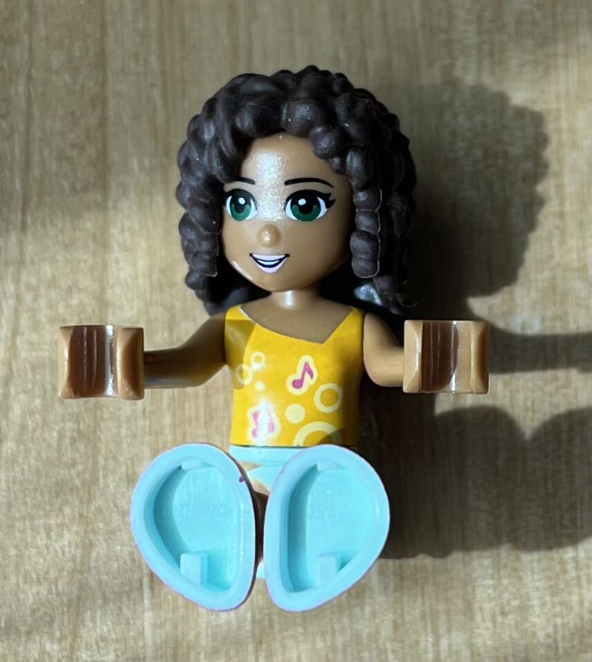 ◇LEGO レゴフレンズ 可愛い 黒人女性 色黒ギャル 日焼けした女の子 健康的 元気な娘 ミニフィグ 中古 レゴ フィグのみ 正規品 人間_画像3