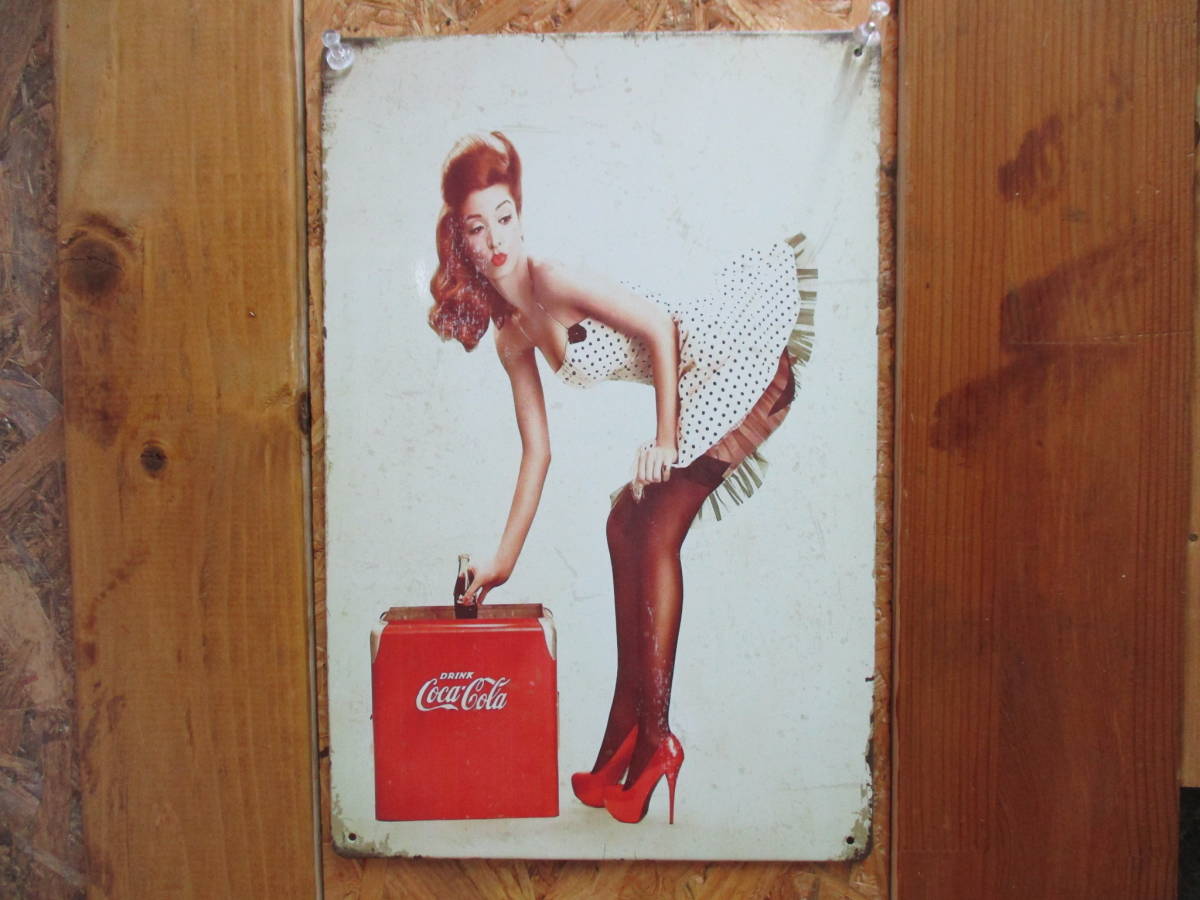 新品 壁掛けプレート コカ・コーラ Coca-Cola セクシーガール 美女 パネル 壁飾り インテリア雑貨 ブリキ レトロ ビンテージ アンティーク