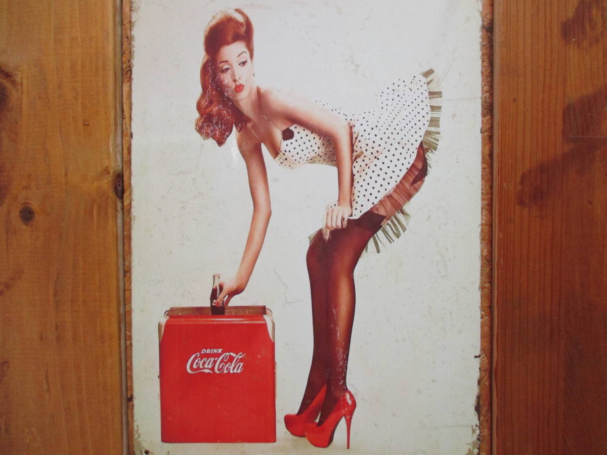 新品 壁掛けプレート コカ・コーラ Coca-Cola セクシーガール 美女 パネル 壁飾り インテリア雑貨 ブリキ レトロ ビンテージ アンティーク