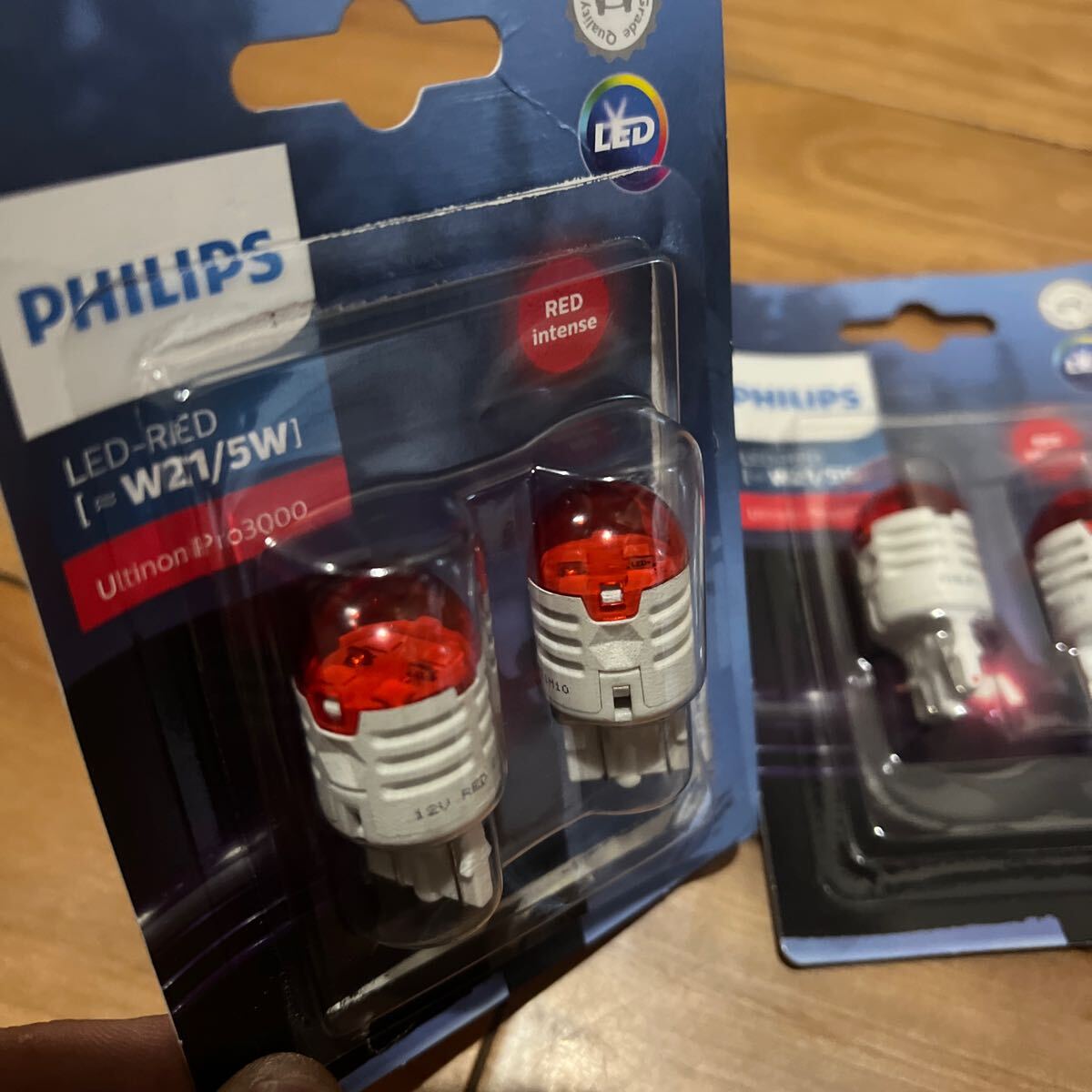 フィリップス　philips Ultinon Pro3000 LED T20 ダブル球　テールランプ　red 赤_画像2