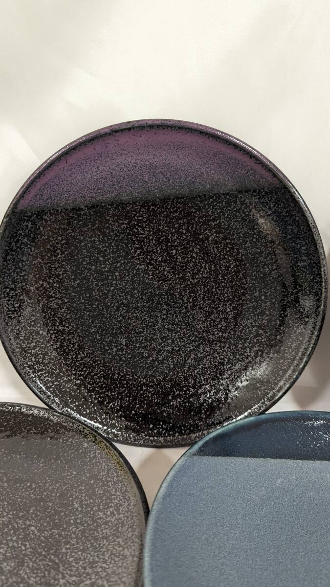 【H2024】 和食器 皿 黒 用途色々 銘なし 詳細不明 直径約22㎝の画像2