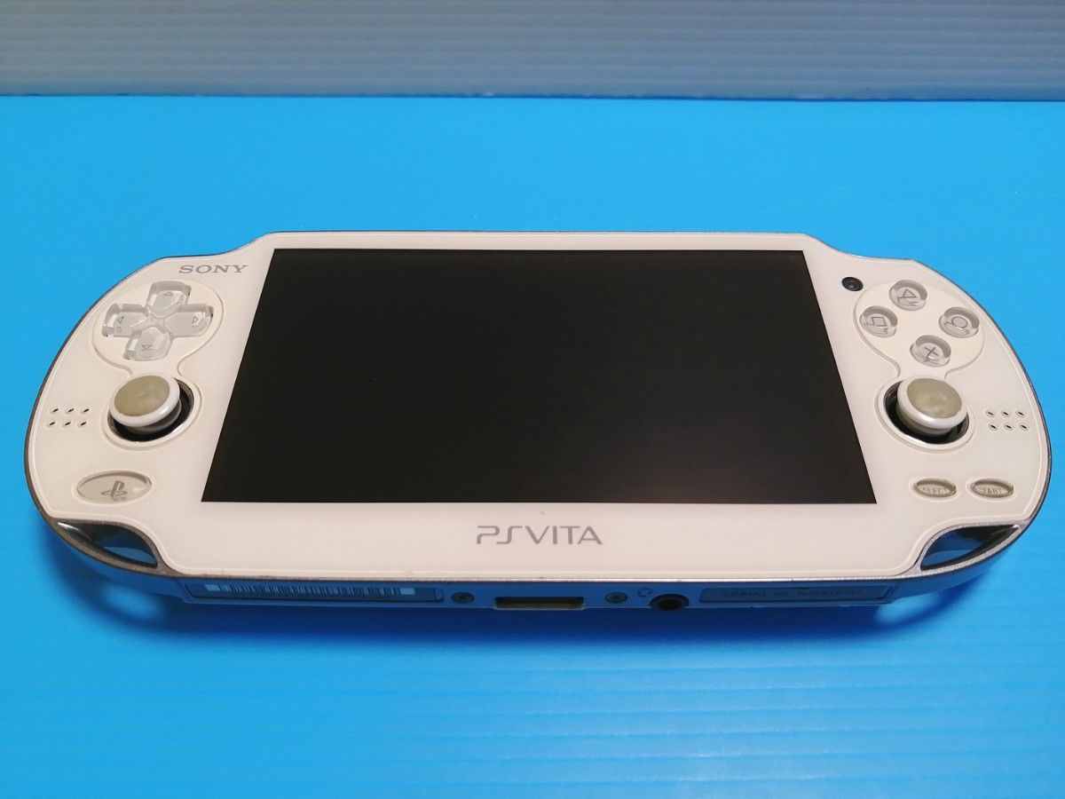 PS VITA PCH-1000 本体  + メモリーカード4G + 充電ケーブルSET + 専用クリアプロテクター + ソフト