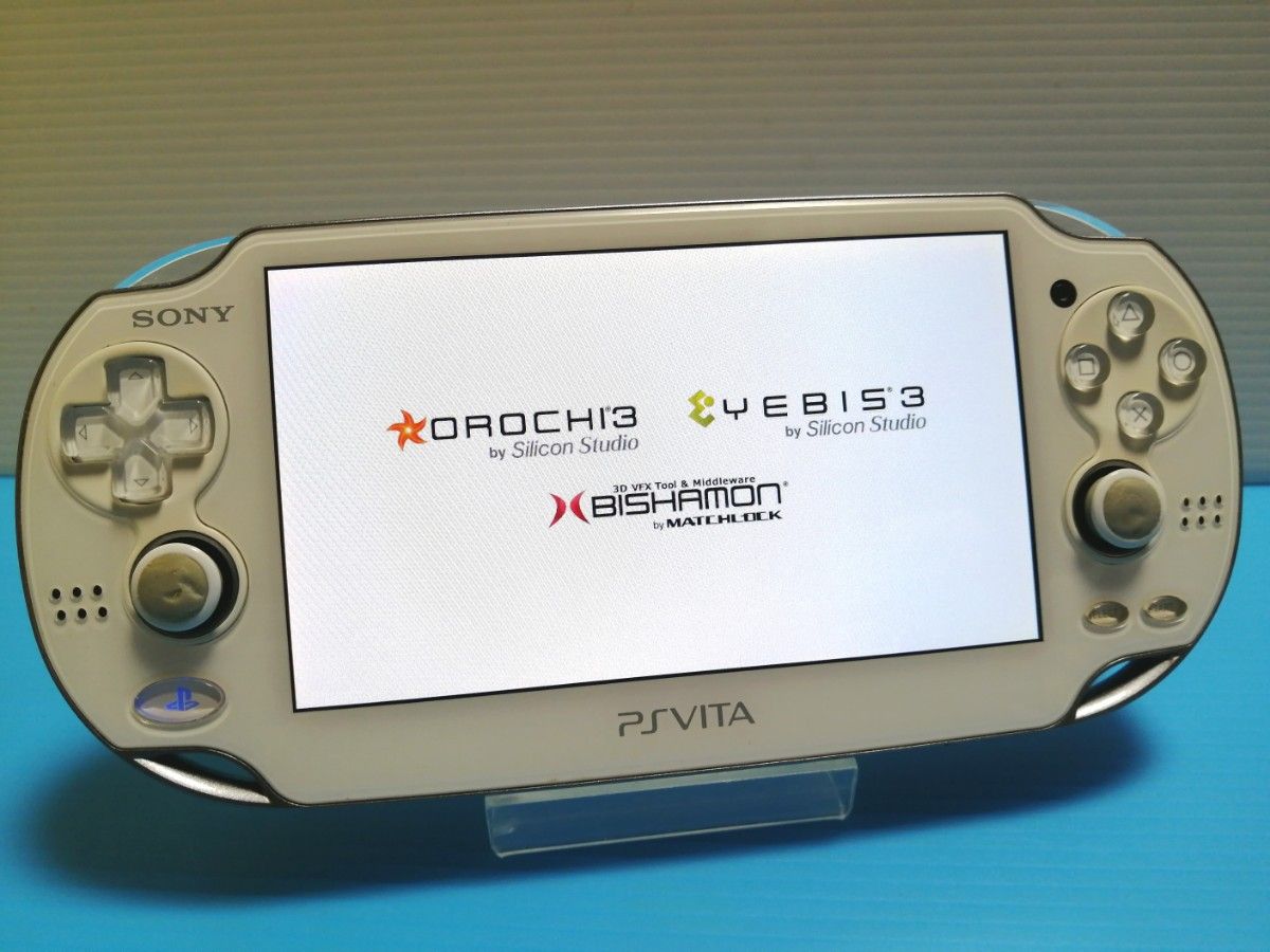 PS VITA PCH-1000 本体  + メモリーカード4G + 充電ケーブルSET + 専用クリアプロテクター + ソフト