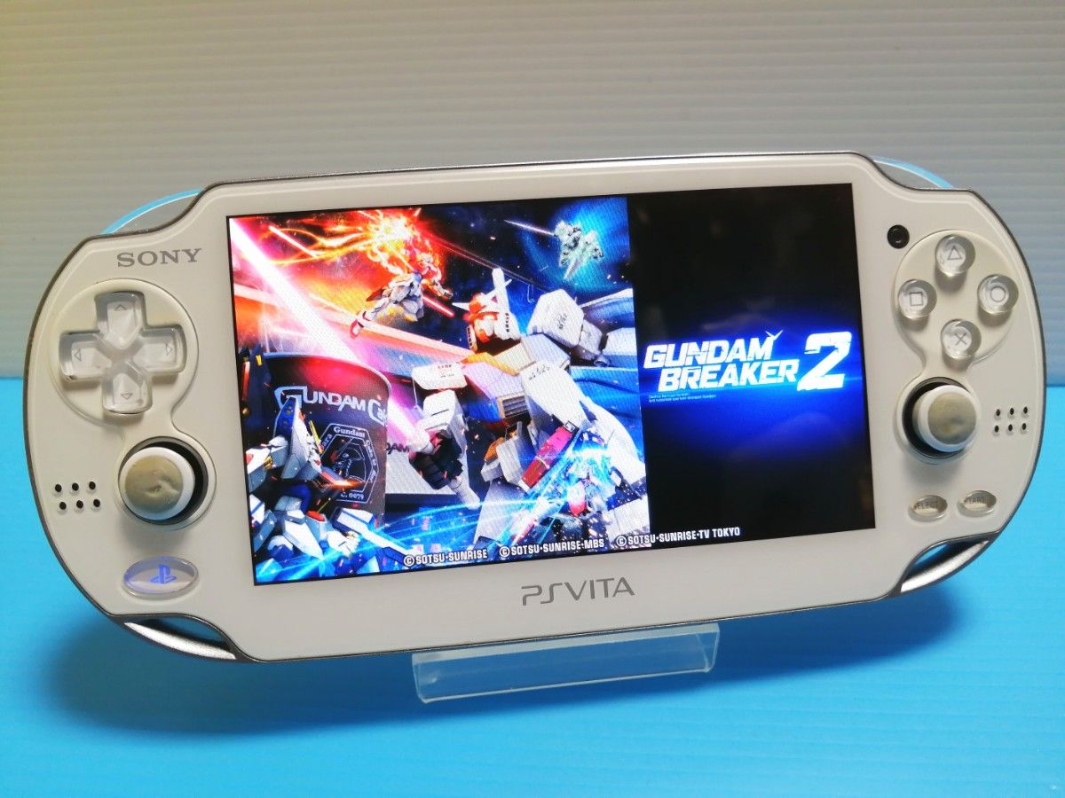 PS VITA PCH-1000 本体  + メモリーカード4G + 充電ケーブルSET + 専用クリアプロテクター + ソフト