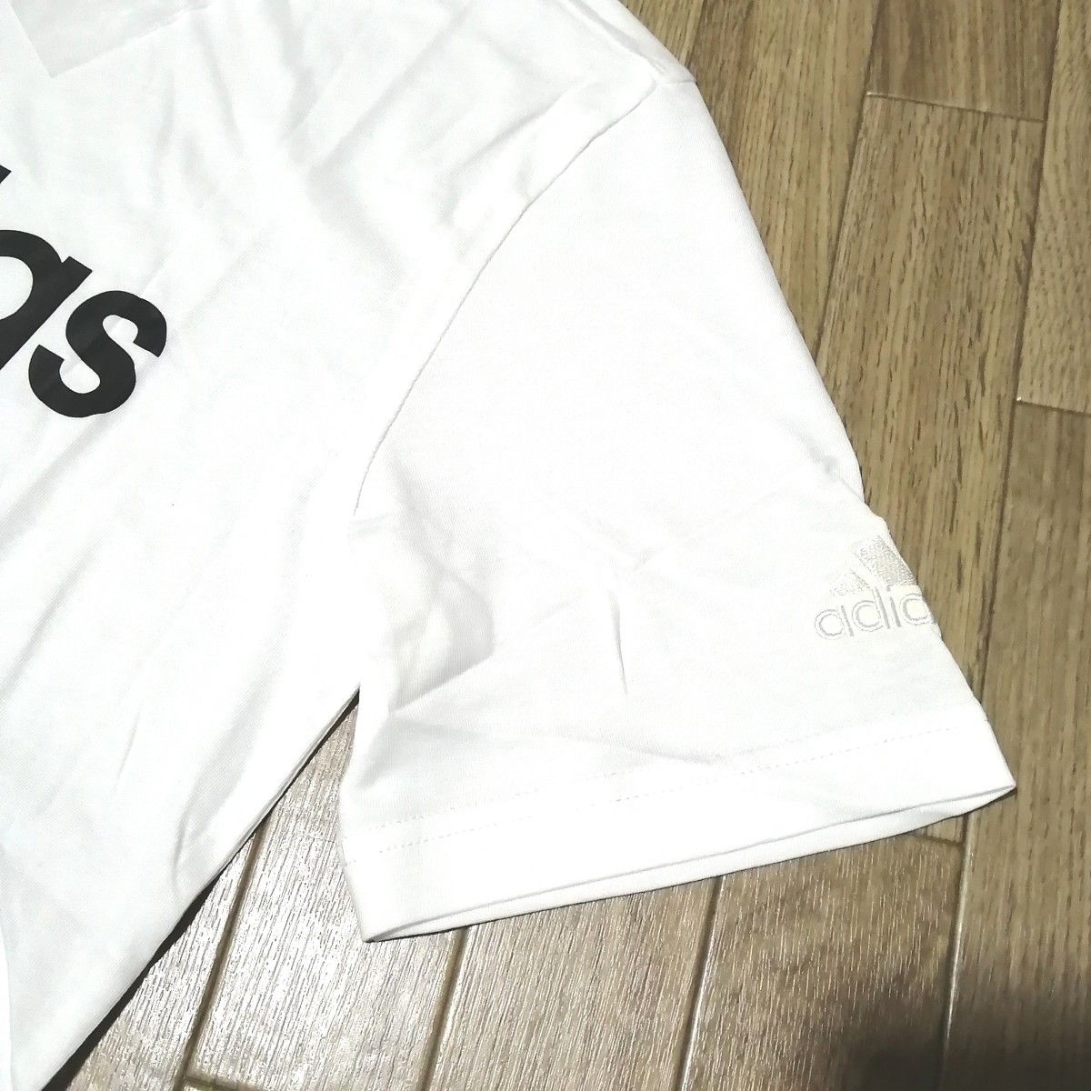 【まもなく値上げ】新品　adidas　アディダス　メンズ　Tシャツ　Mサイズ　白　ホワイト　半袖　カットソー　綿　