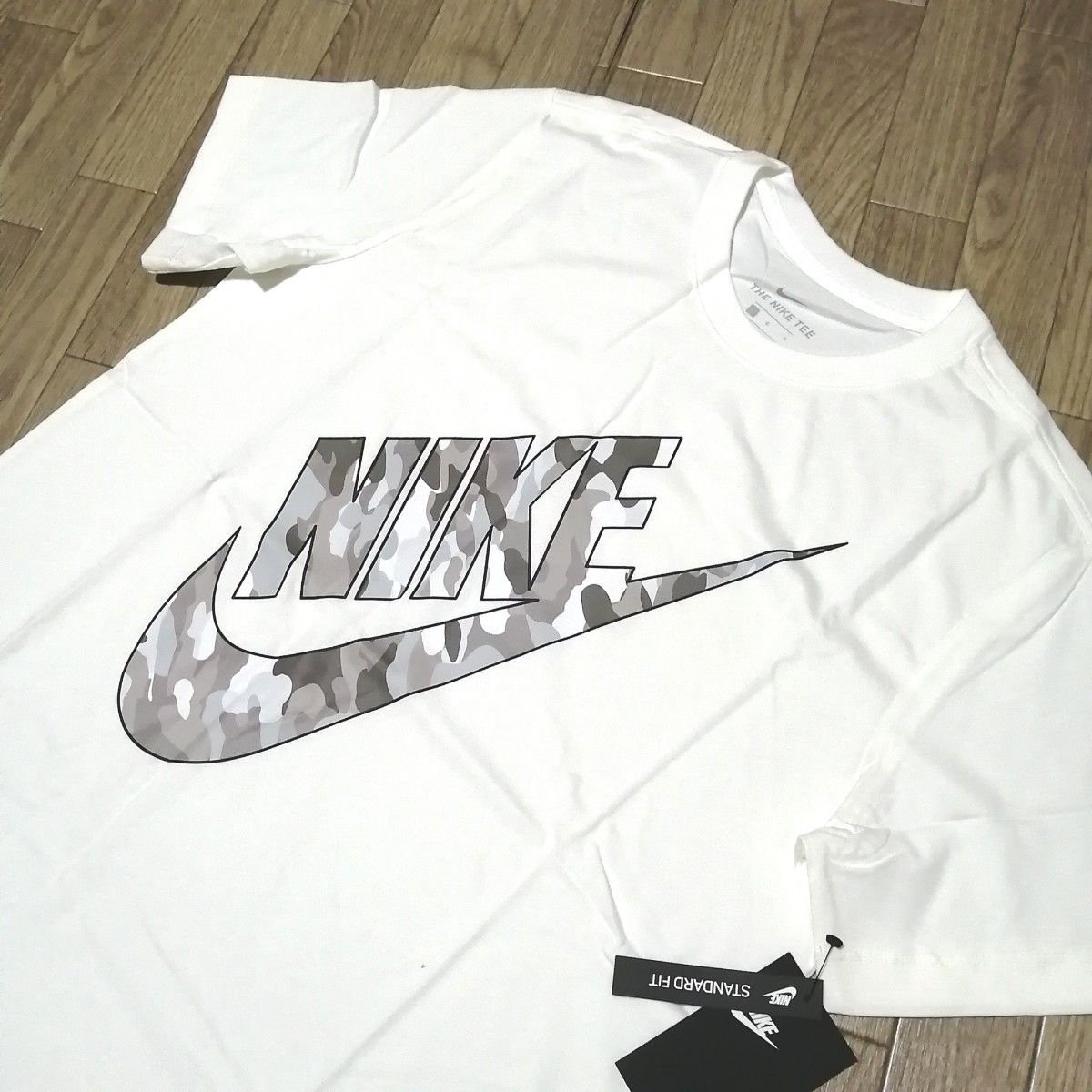 【まもなく値上げ】新品　NIKE　ナイキ　メンズ　Tシャツ　XLサイズ　白　ホワイト　半袖　カットソー　