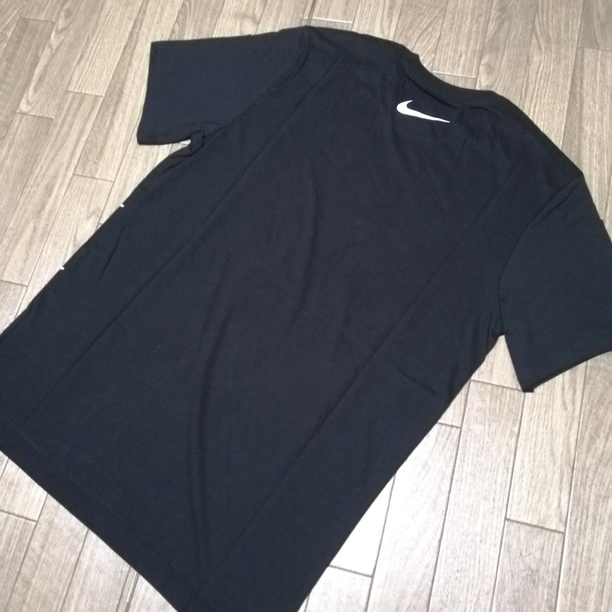 【まもなく値上げ】新品　NIKE　ナイキ　メンズ　Tシャツ　Mサイズ　黒　ブラック　半袖　カットソー　