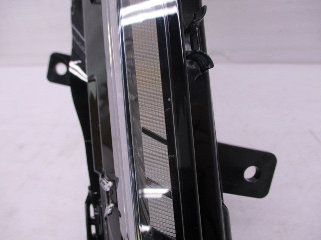 プジョー 308 3DA-P51YH01 右 デイライト LED/9835230880 中古品[H115-KB2139]_画像7