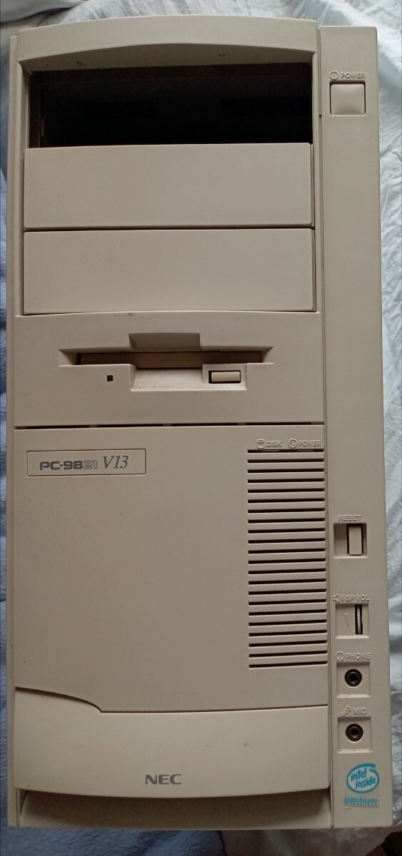 送料込 PC-9821 V13 通電のみ確認済 キーボード付_実際のPCにはCD-ROMドライブ付です。