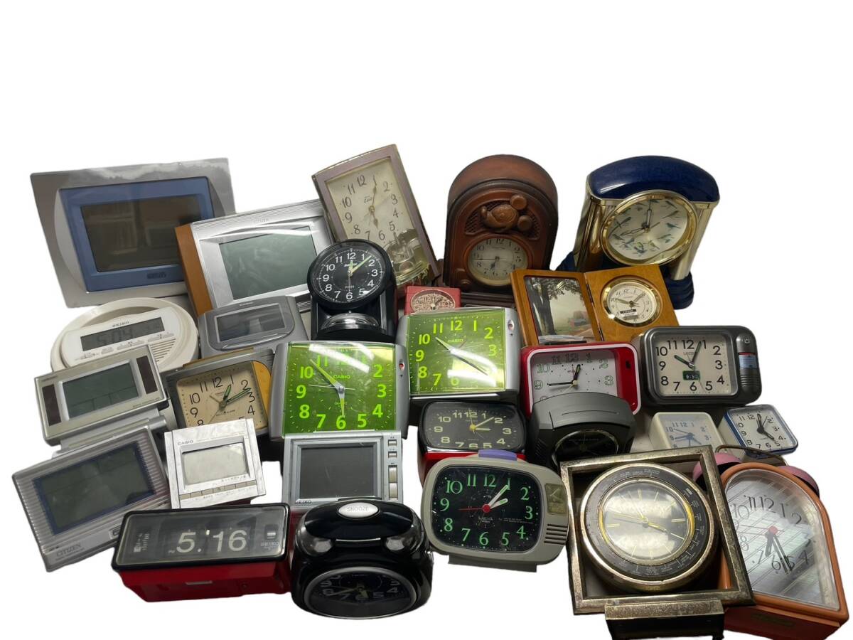 【0410-56】【1円〜】目覚まし時計 デジタル時計30個まとめ 置き時計 かけ時計 時計 クロック ウォッチ SEIKO CASIO 大量 中古品 現状品の画像1
