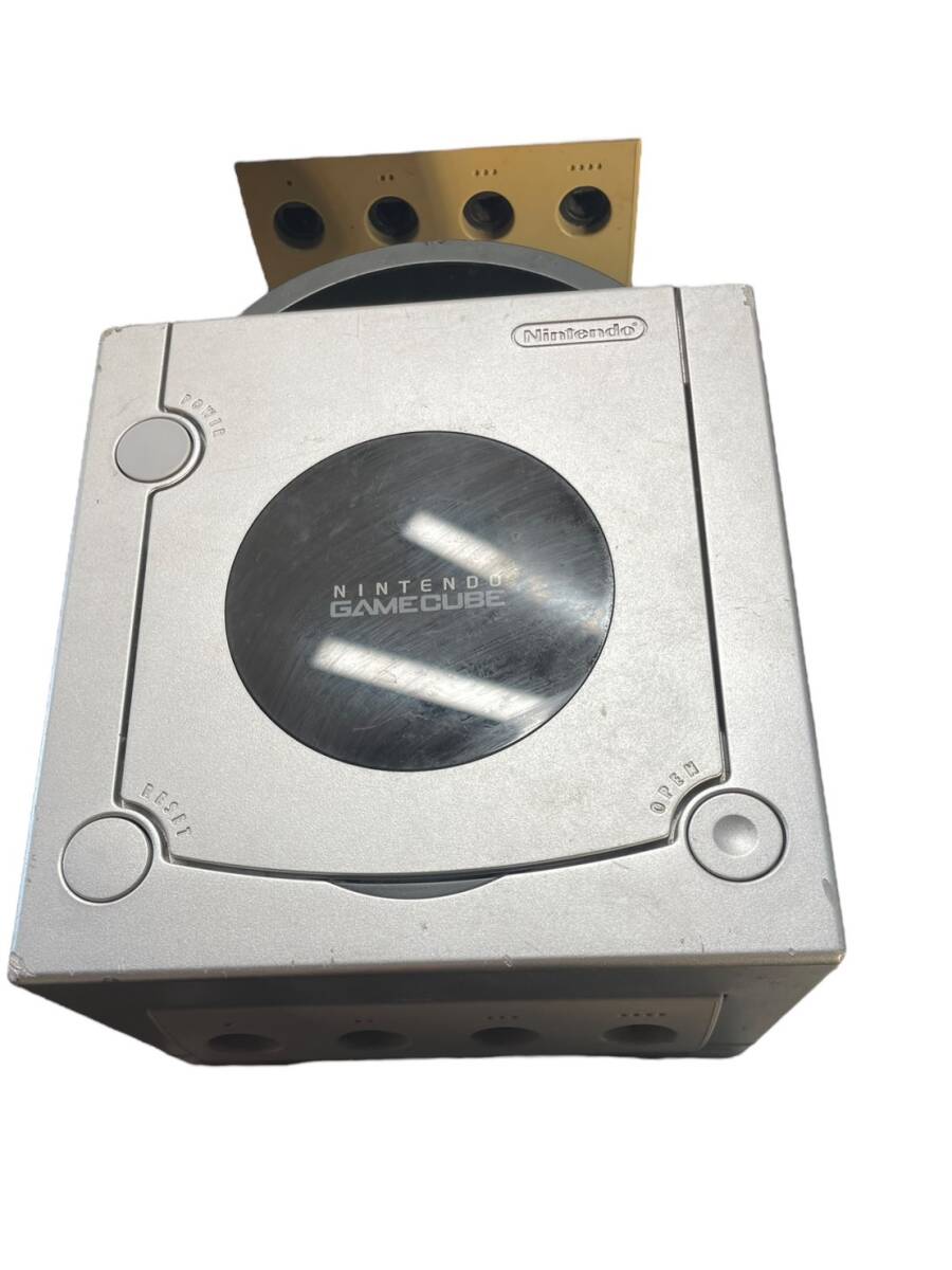 【0419-69】【1円〜】ゲームキューブ本体　4台まとめ　Nintendo 任天堂　ニンテンドー　GAMECUBE 全て通電確認済　中古品　現状品_画像3