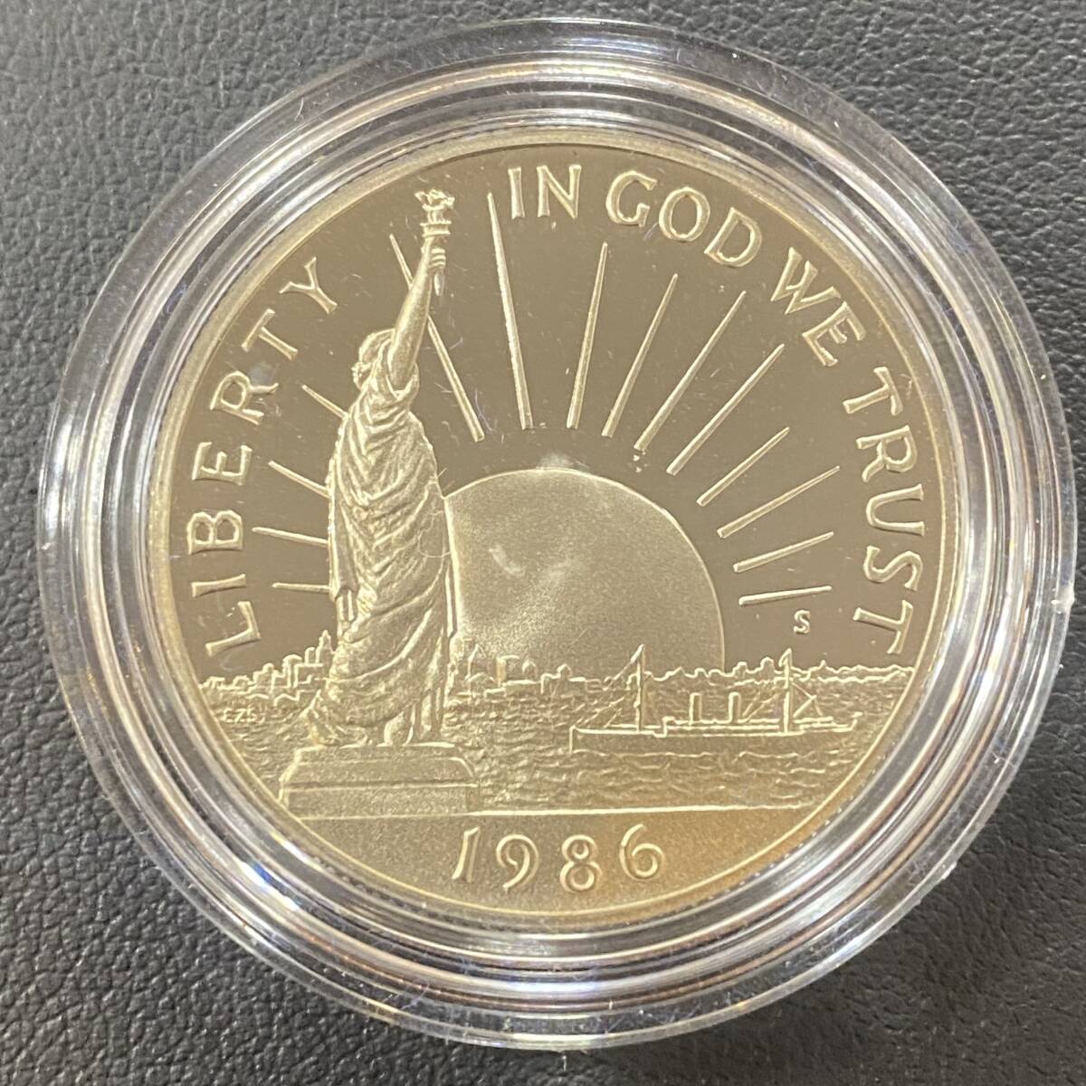 ♯31301 リバティ銀貨 2枚セット UNITED STATES LIBERTY COINS 1ドル ハーフダラー 自由の女神 1986年 シルバーコイン_画像4