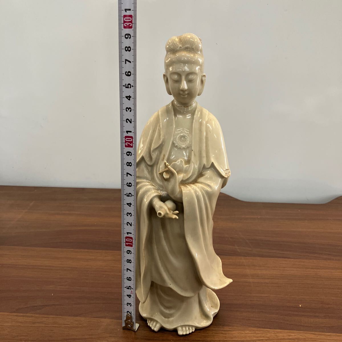 . sound bodhisattva . sound sama white porcelain .. thing Buddhist image ceramics and porcelain ceramics ornament . sound image Buddhism fine art collection objet d'art China fine art era thing white porcelain antique 