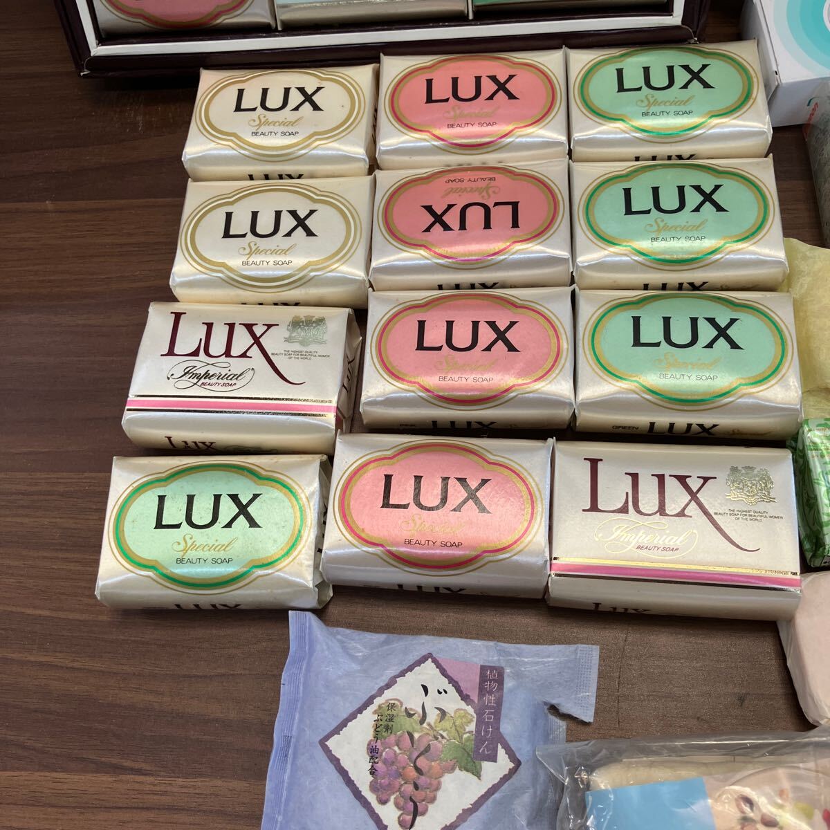 固形石鹸 ソープ 贈答品 箱入 当時物 未使用 新品 Lux カネボウ ロイヤルウエストン ミューズ カウブランド 化粧落とし まとめて66点_画像5