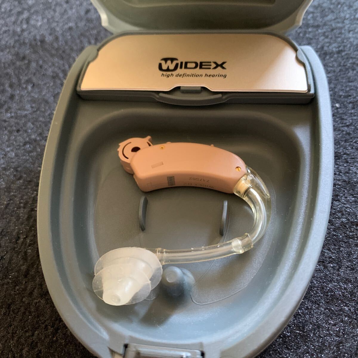 WIDEX ワイデックス 耳かけ型補聴器 B2 製番717562 _画像1