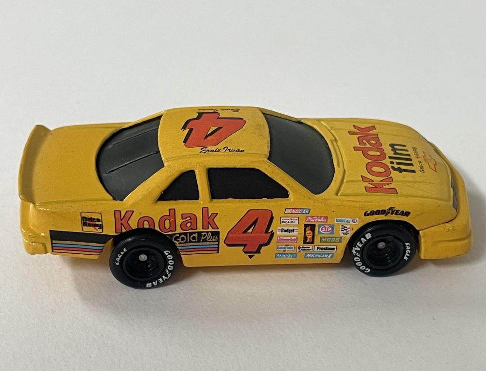 希少 ロードチャンプス 1/64 ナスカー コダックシボレールミナ Road Champs NASCAR Ernie Irvan #4 Kodak Chevrolet Lumina_画像3