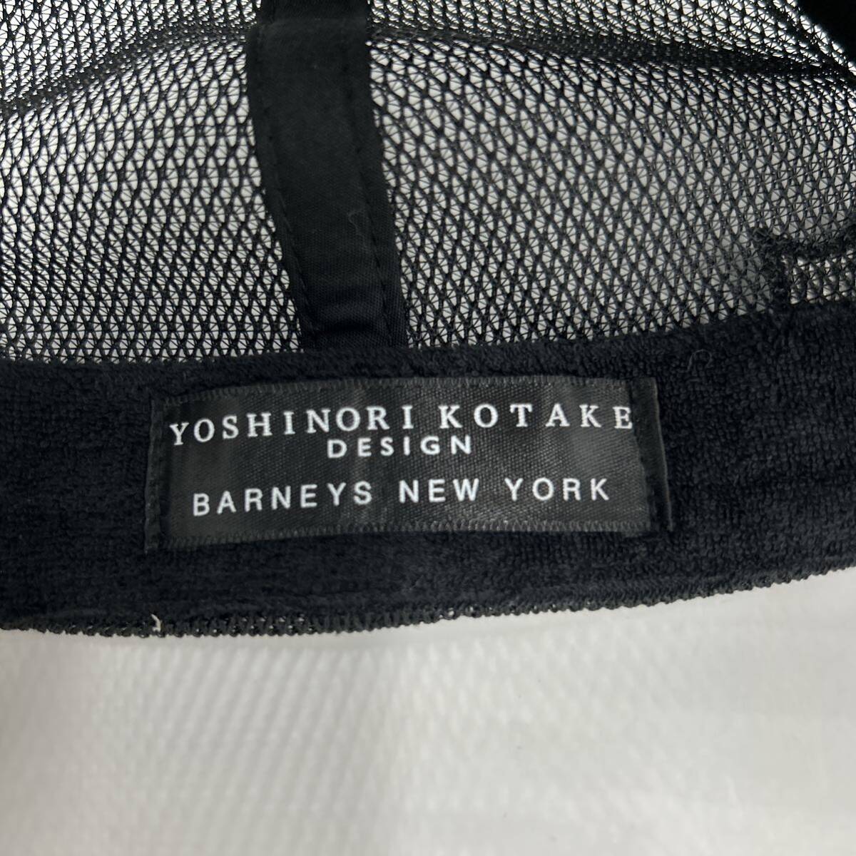 ■ 人気モデル '洗礼されたデザイン' YOSHINORI KOTAKE ヨシノリコタケ BARNEYS NEW YORK バッグストラップ メッシュキャップ 帽子 BLACKの画像9