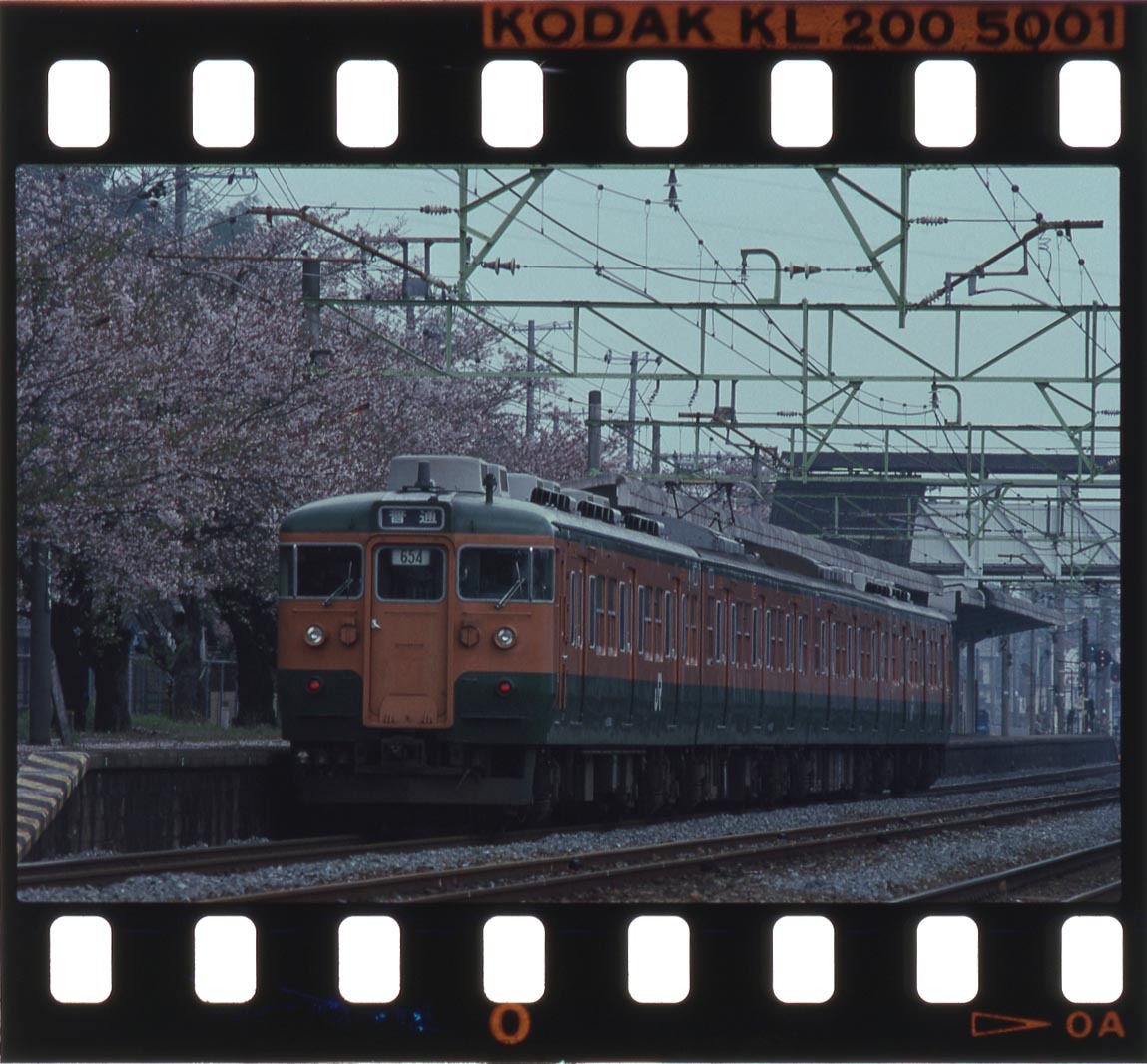 115系 分散クーラー 廿日市の桜_露出アンダーでした