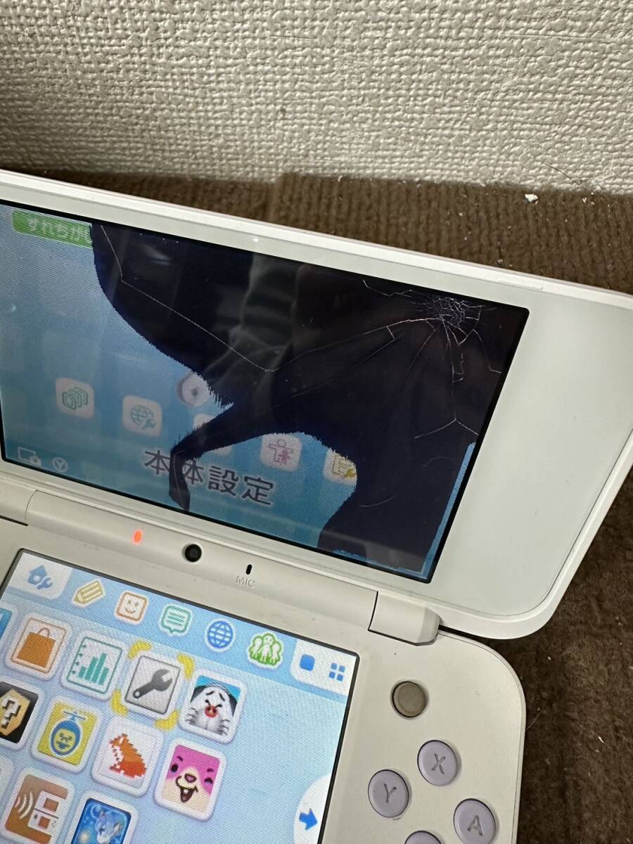 Y【現状品】任天堂 Nintendo ２DS LL JAN-001 ホワイト/パープル 画面割れ 通電動作確認済 ジャンク_画像3
