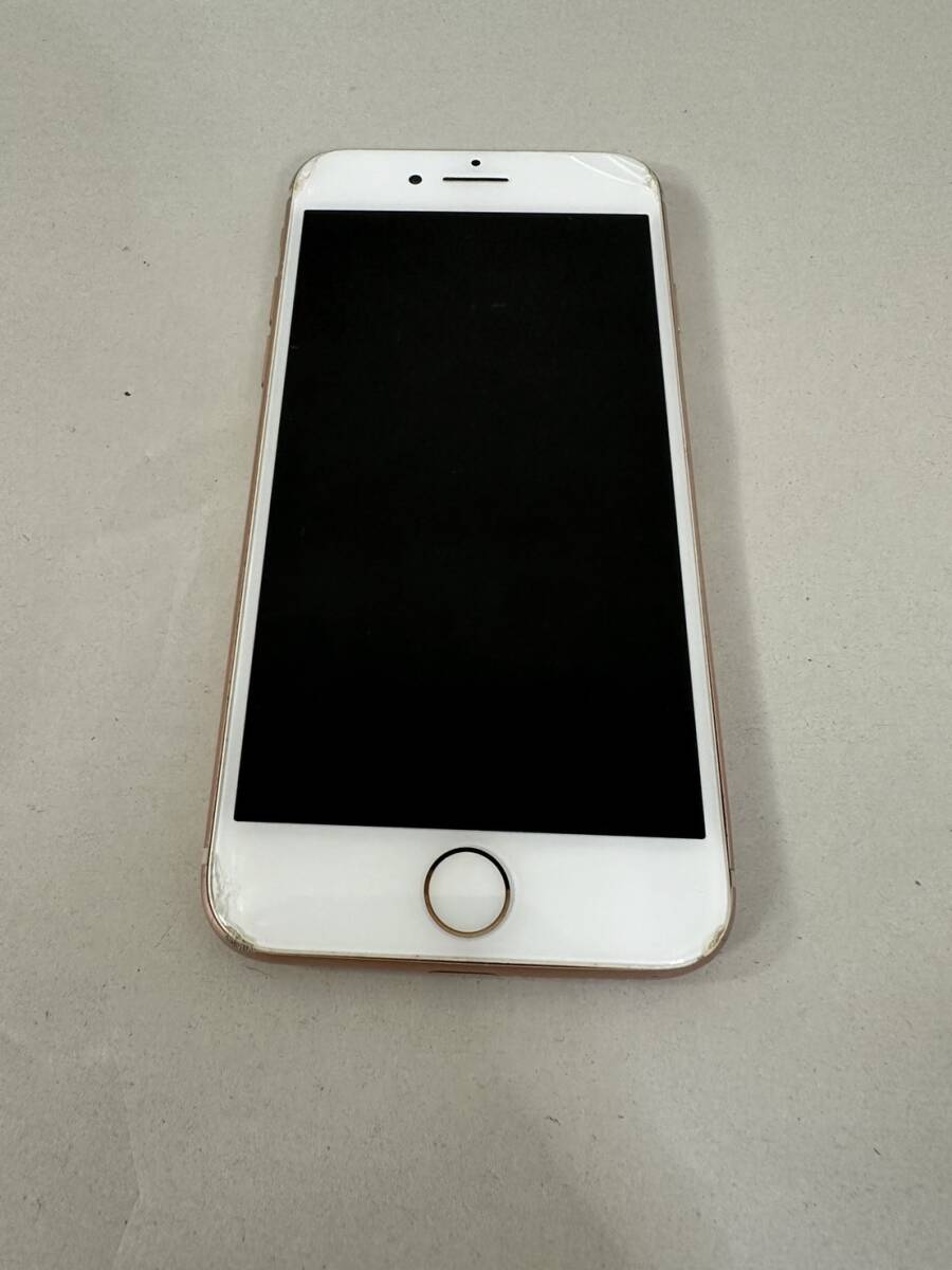 I【現状品】割れ有 ジャンク Apple iphone8 64GB IMEI356731089661888 KDDI MQ7A2J/A ゴールド 判定◯ バッテリ90% 初期化 通電動作確認済_画像1