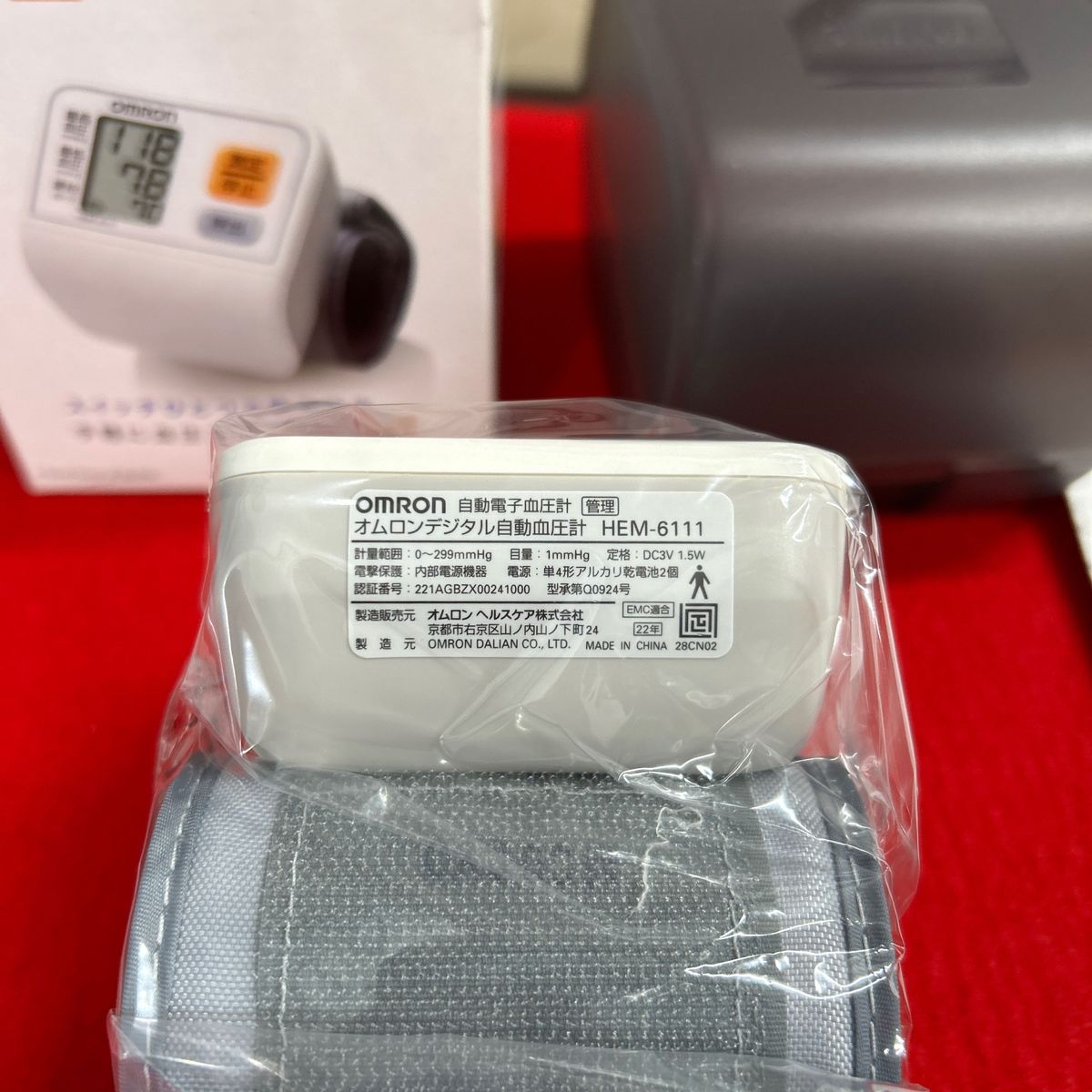 新品　手首式血圧計 HEM-6111 オムロンデジタル自動血圧計　OMRON