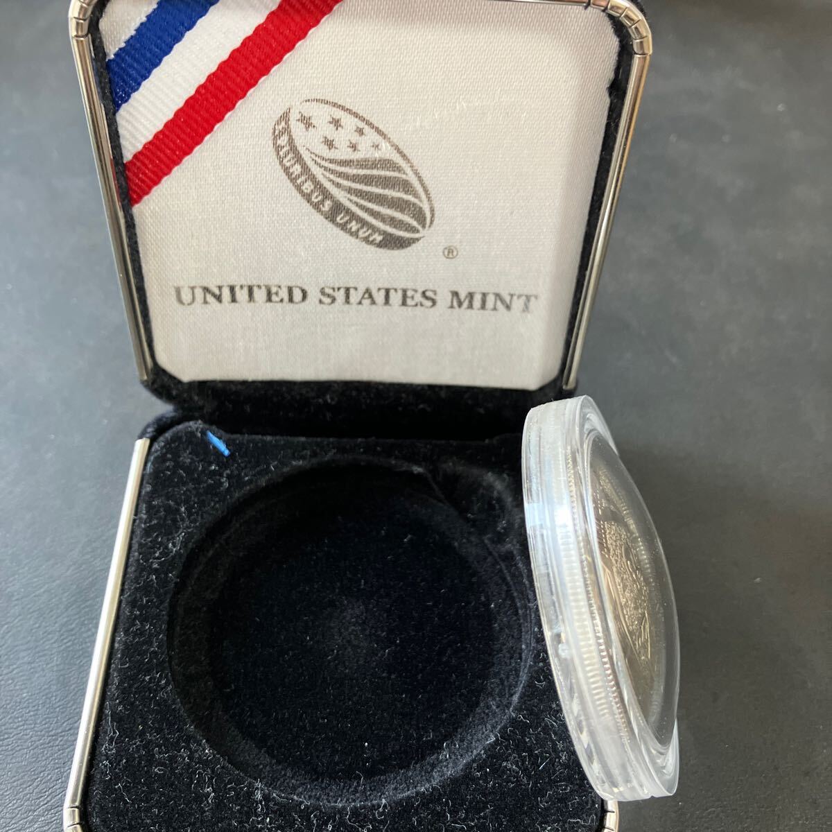 2019 アメリカ アポロ11号50周年記念 銀貨 プルーフ 箱とクリアケース付き 美品 ★5の画像4