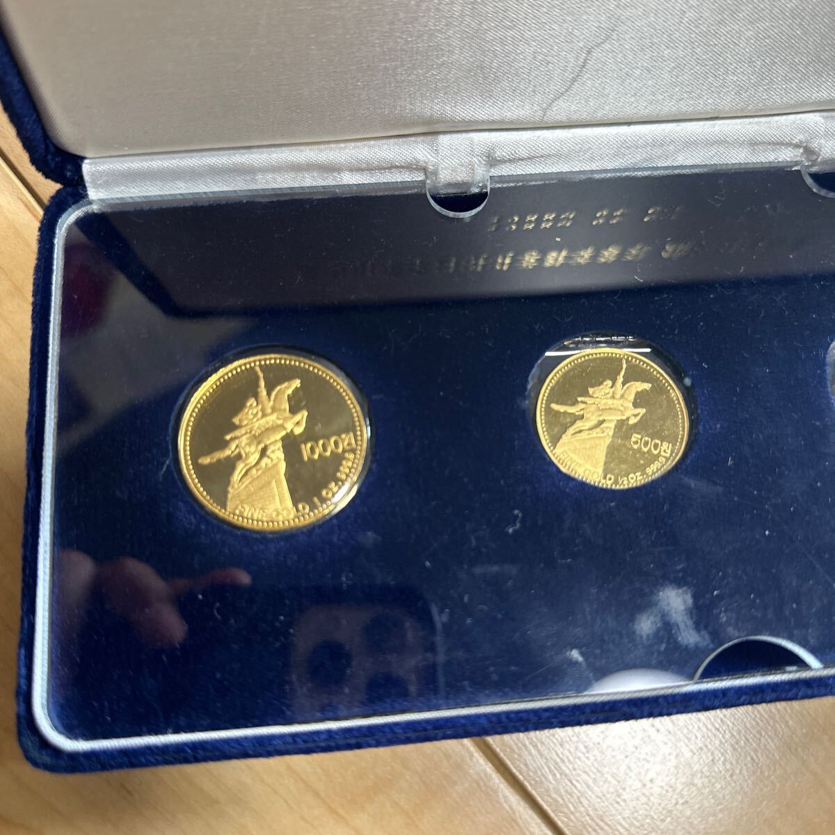 【希少】北朝鮮 創建40周年 記念金貨 K24 純金 24金 1988年 ゴールドコイン 4枚セット 創立 独立 North korea coin Gold★29_画像2