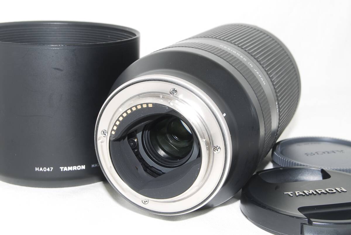 * superior article *TAMRON Tamron 70-300mm F4.5-6.3 Di III RXD SONY Sony E mount with a hood .!