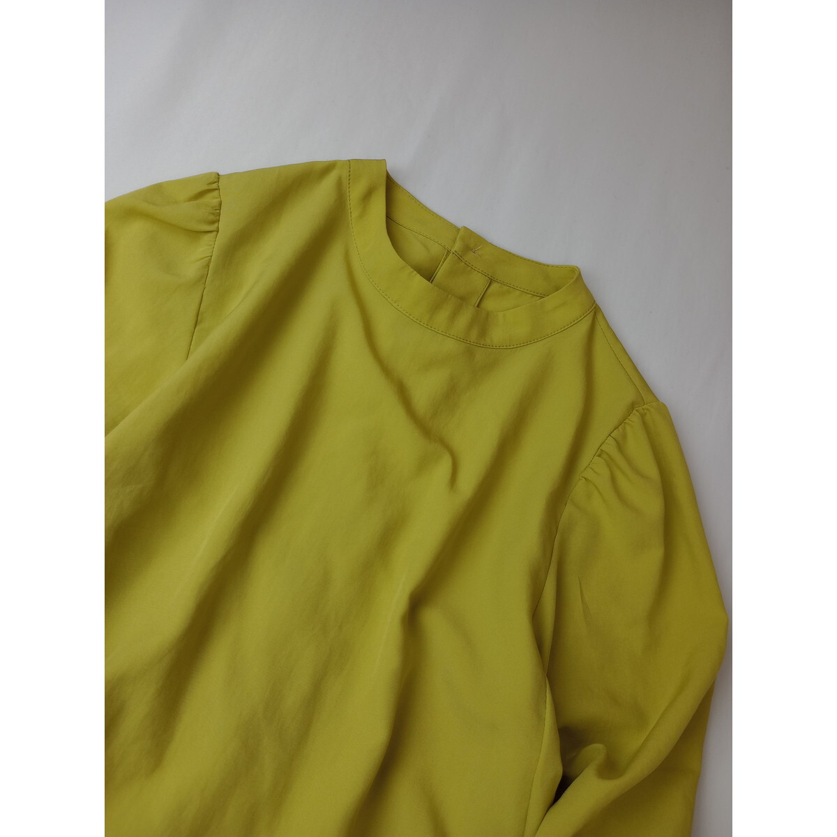 ロペピクニック「ほらっ！色を着るっていい！」バックティアード チュニック ブラウス 長袖 38 M 黄緑 ライトグリーン (5Y+9131)_画像2