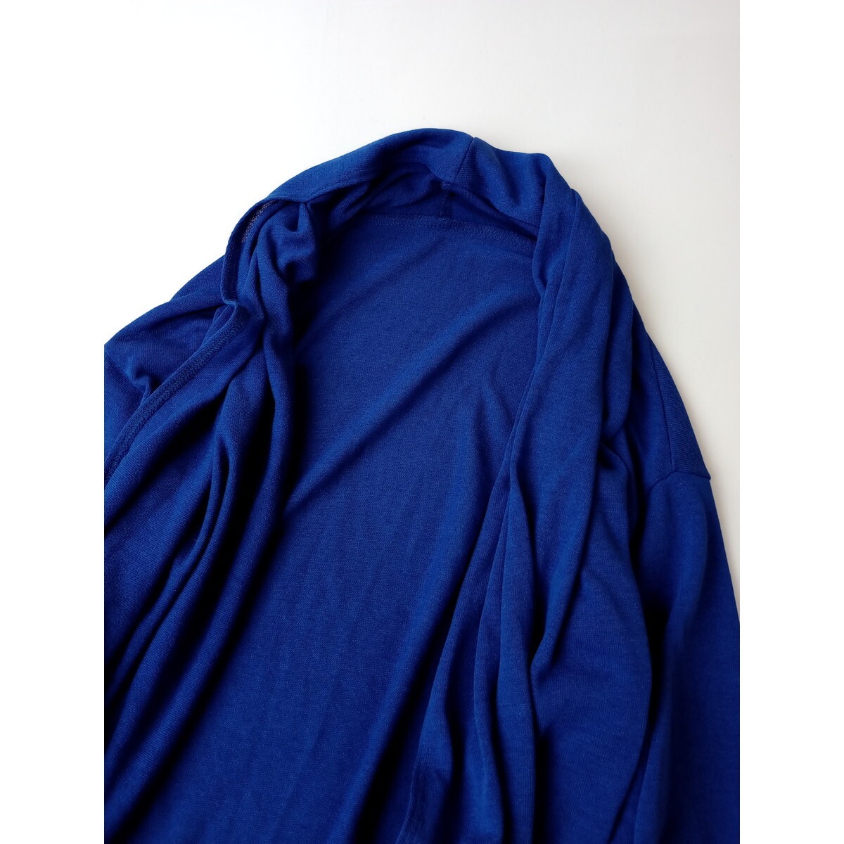 ナチュラルビューティーベーシック「青い海と青いわたし」差し色 長袖 ニット カーディガン 羽織り Ｍ(26K+8522)_画像2