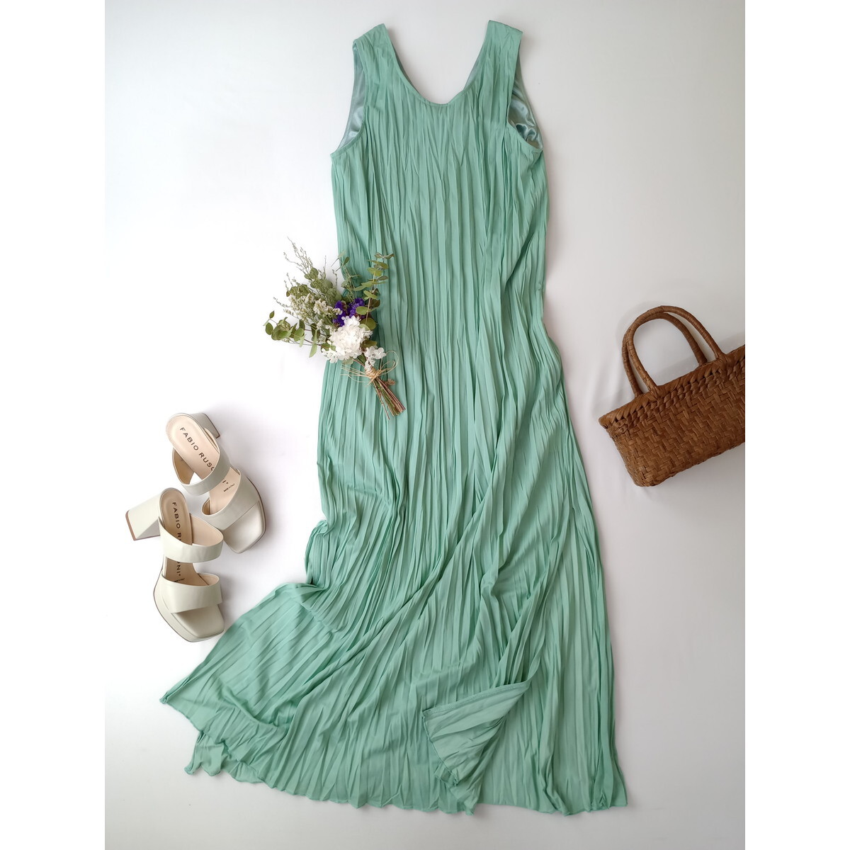  Urban Research item z[ attractive cotton plant ...] no sleeve washer pleat side slit long One-piece green (59S+8606)