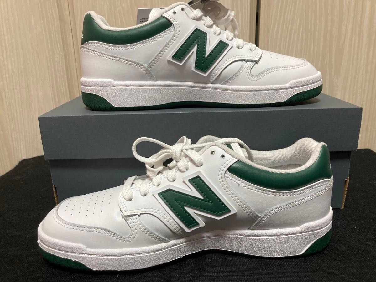 新品未使用品　大人気！23.5cmニューバランス（new　balance）レディーススニーカーBB480LNGホワイトグリーン白緑