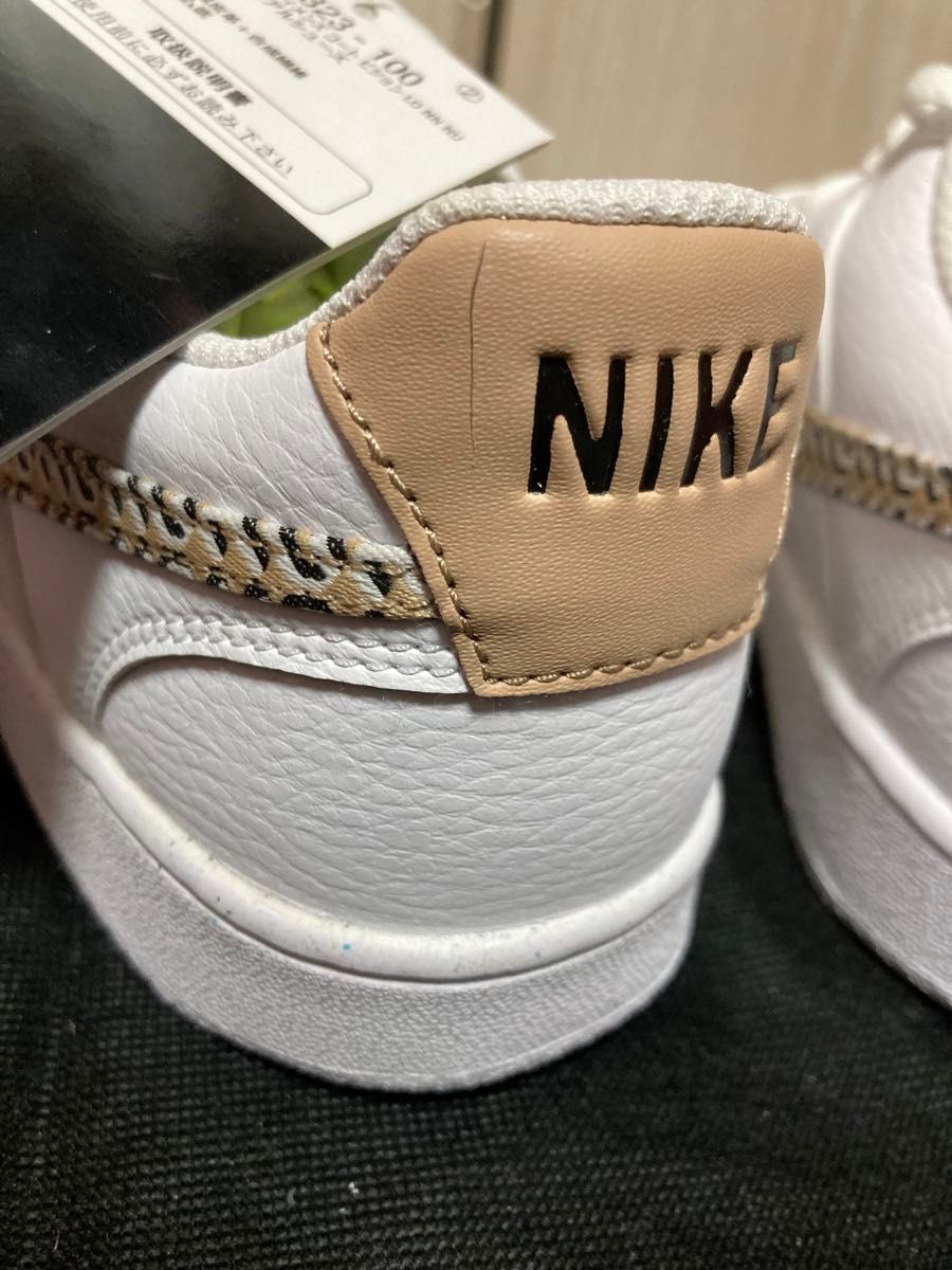 新品25cmナイキコートビジョンホワイトクリーム COURTVISION白ベージュエアフォース1AF1好きにNIKEレディース