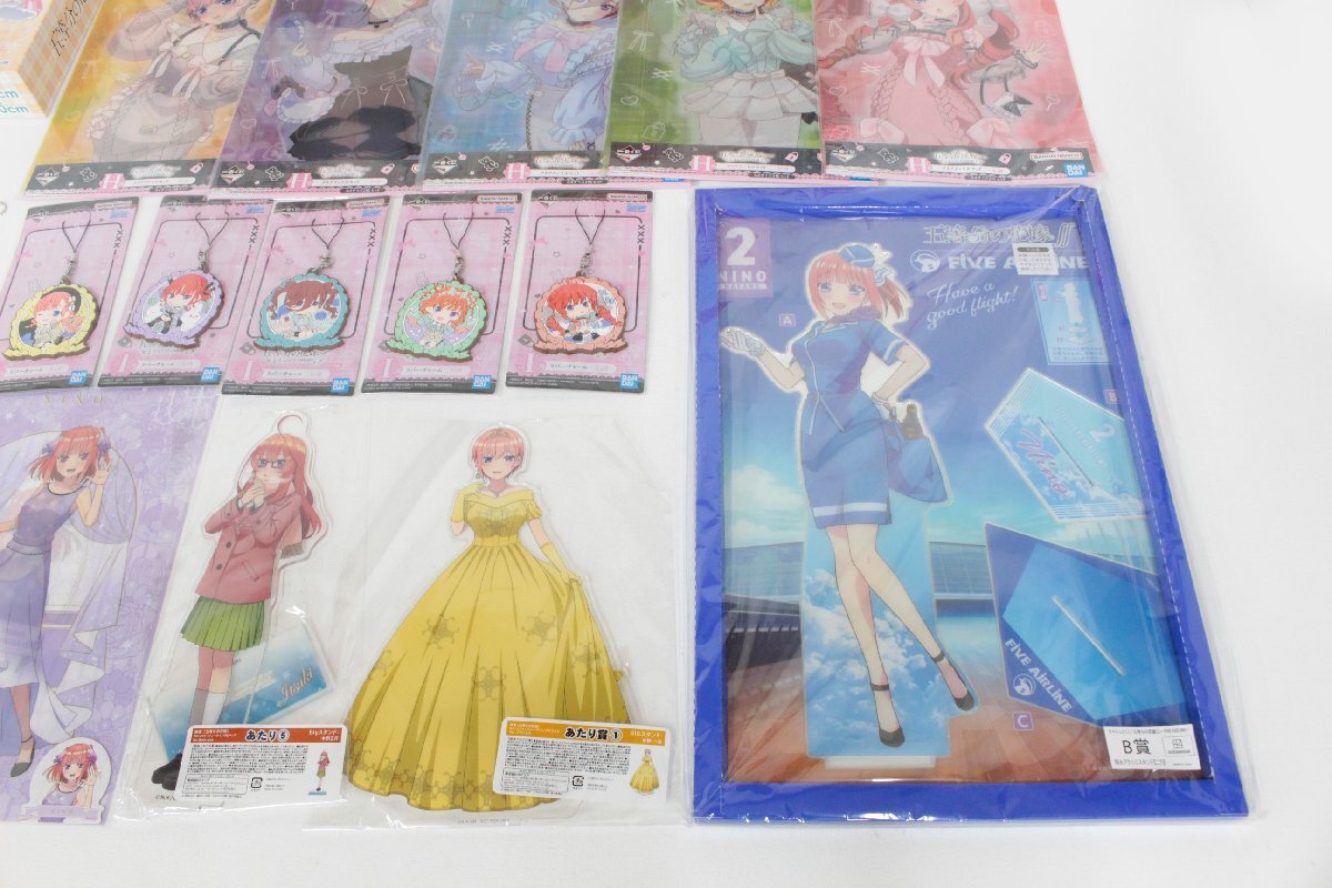 【中古品】 五等分の花嫁 グッズ まとめ 五等分の花嫁展 水着タペストリー 中野 一花 二乃 三玖 四葉 五月 アクリルスタンド 等,_画像6