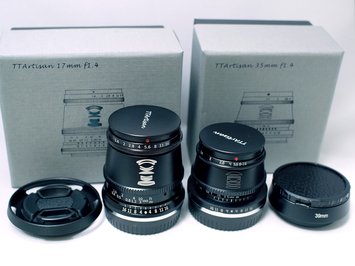 銘匠光学 TTArtisan 17mm F1.4 と 35mm F1.4 共にXマウント オマケのフード付き 使用頻度低 やや使用感 富士フイルム_画像1