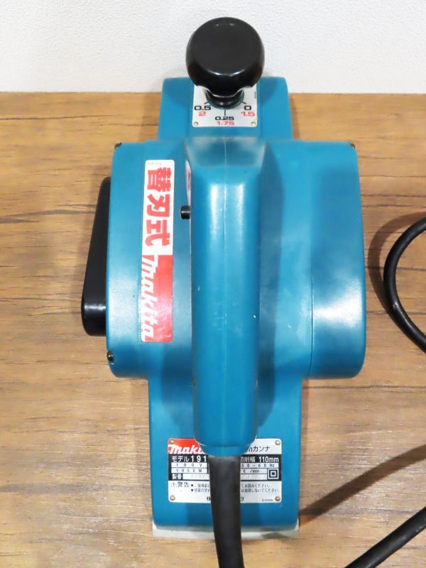 222★Makita マキタ 1911B 110mm 電気カンナ 電気かんな 電動カンナ 電動かんな カンナ かんな 電動工具 DIY用品★の画像5