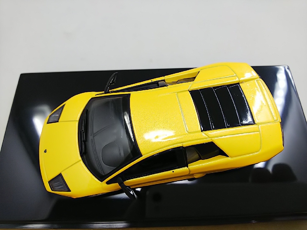 ■ AUTOartオートアート 1/43 Lamborghini Murcielago メタリックイエロー ランボルギーニ・ムルシエラゴ モデルミニカーの画像5