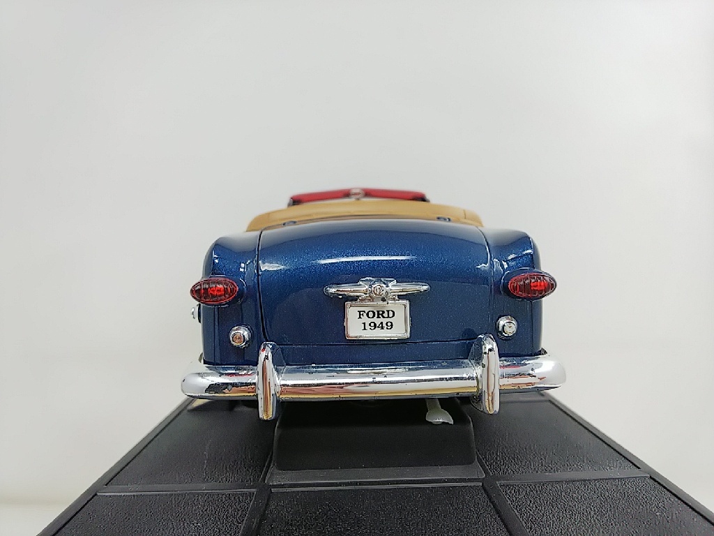 ■ MIRA GOLDEN LINE 1/18 1949 FORD Convertible ブルー フォードコンバーチブル ダイキャストモデルミニカー_画像3