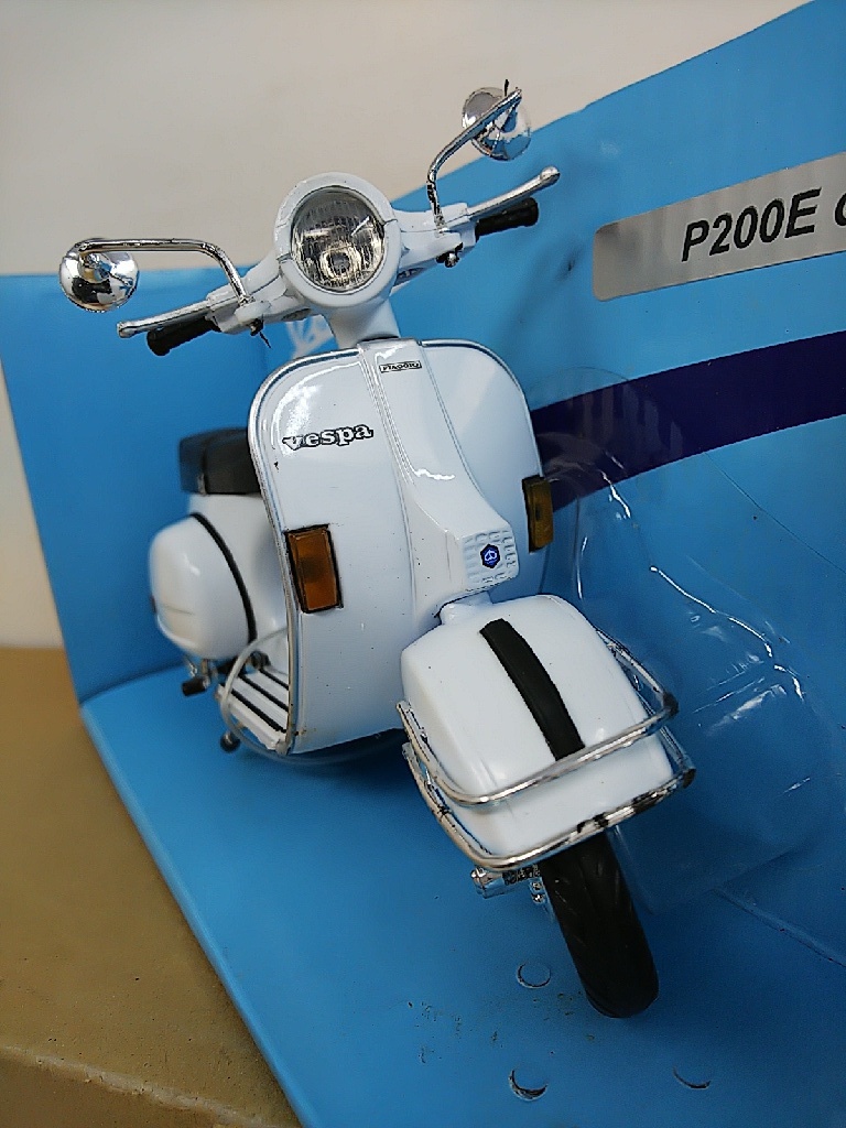 ■ NewRayアオシマ 1/12 完成品バイクシリーズ VESPA P200E del1978 ホワイト ベスパ スクーターモデルミニカー 人気の白！希少カラーの画像2