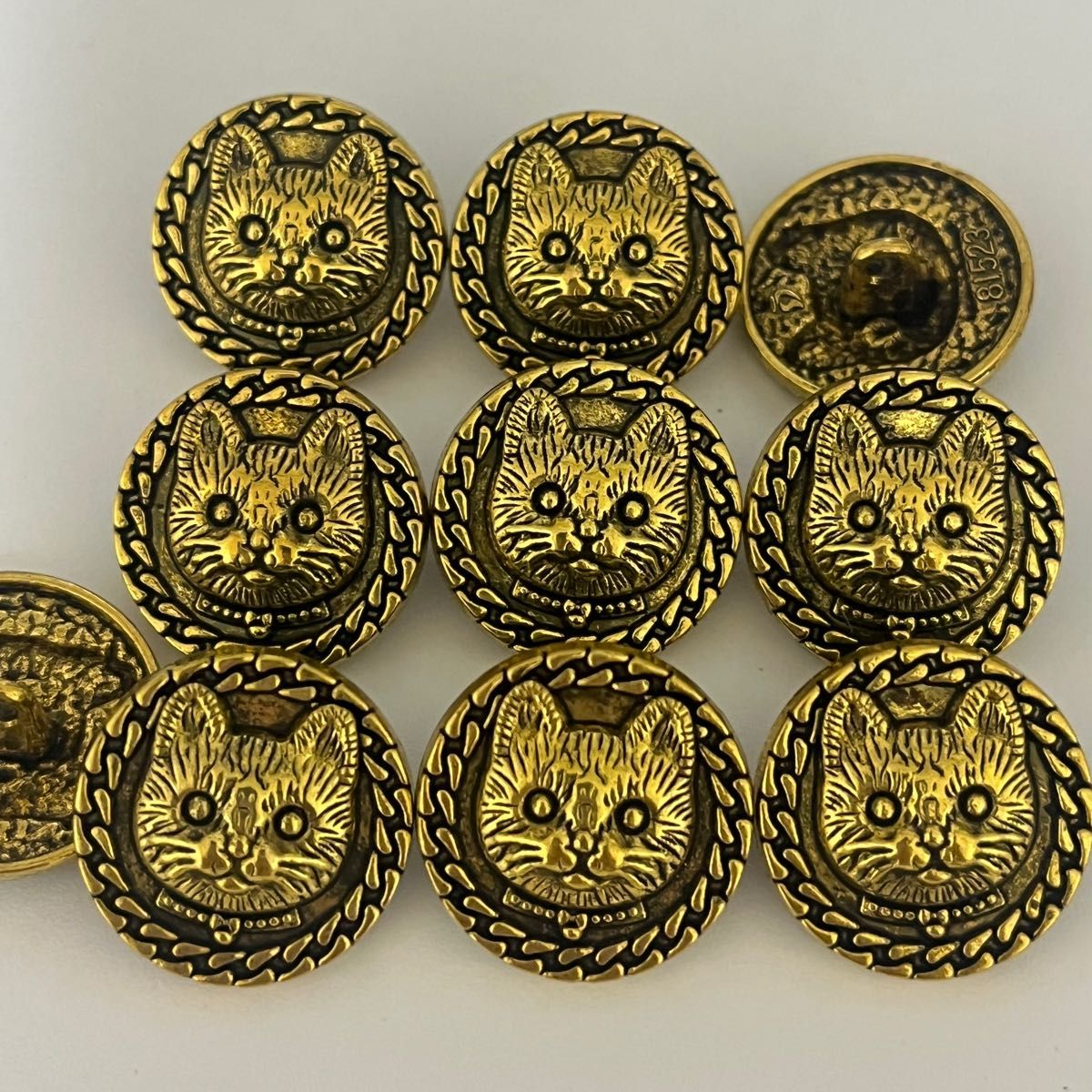 No.723 ハンドメイド　飾りボタン　レトロ　アンティークゴールド　猫　動物　キャッツ　金属製　大人気　20個