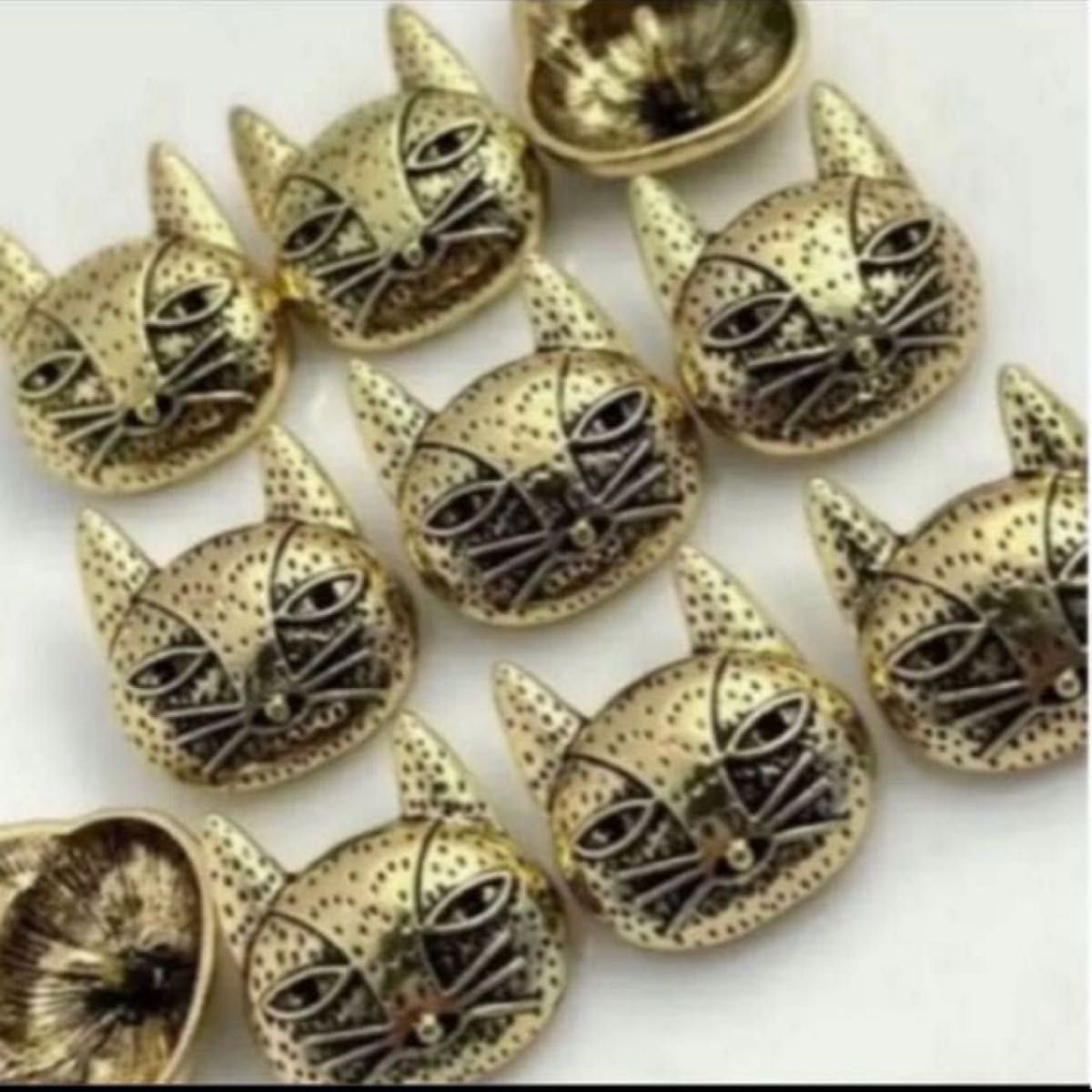 No.551 ハンドメイド　飾りボタン　レトロボタン　アンティークゴールド　猫　キャッツ　動物　大人気　金属製　手芸 20個