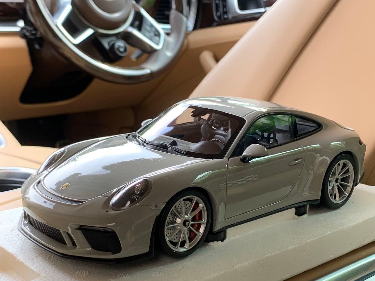 1/18 ミニチャンプス　ポルシェ911GT3ツーリング　クレヨン