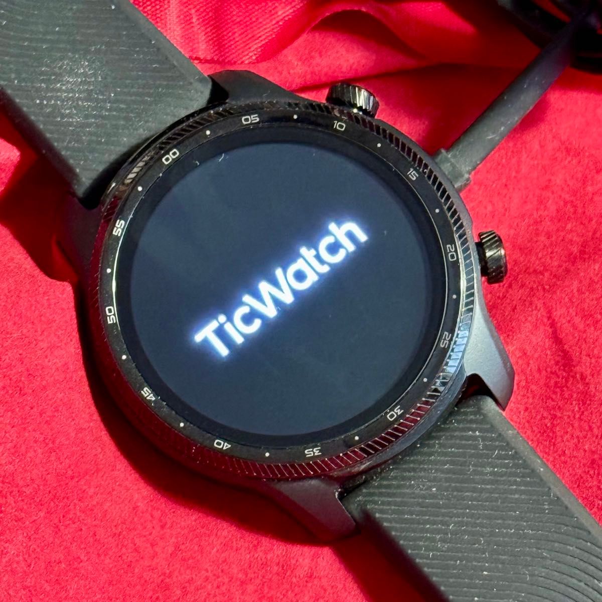 5月末まで期間限定価格　スマートウオッチ Mobvoi TicWatch Pro 3 Ultra GPS