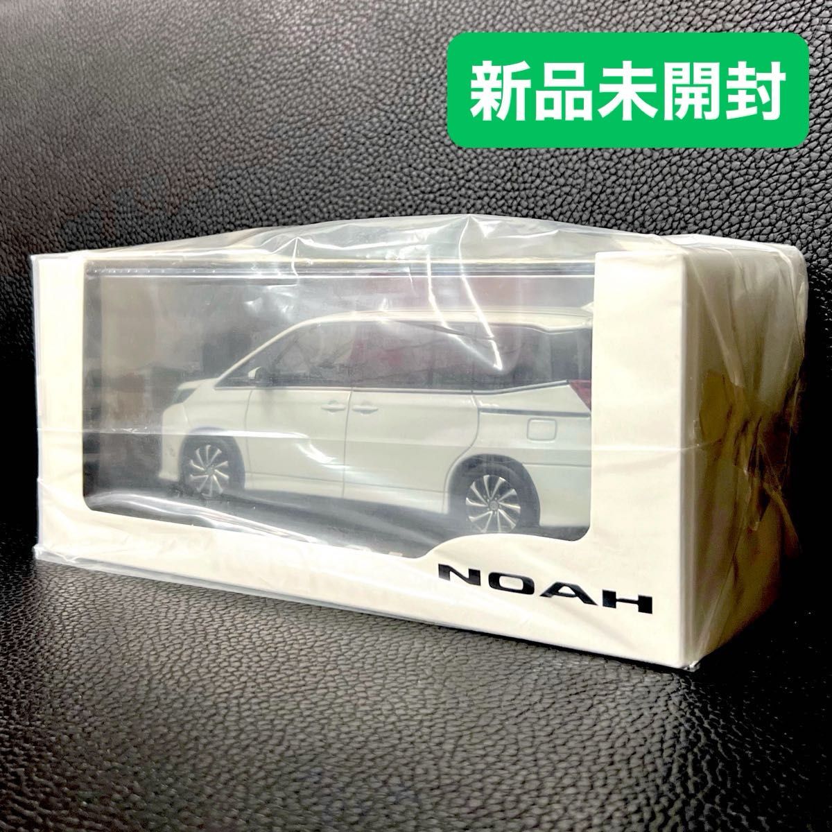 【新品・未開封】ノア 90系 ホワイトパール ミニカー カラーサンプル 1/30 ダイキャスト製 TOYOTA NOAH