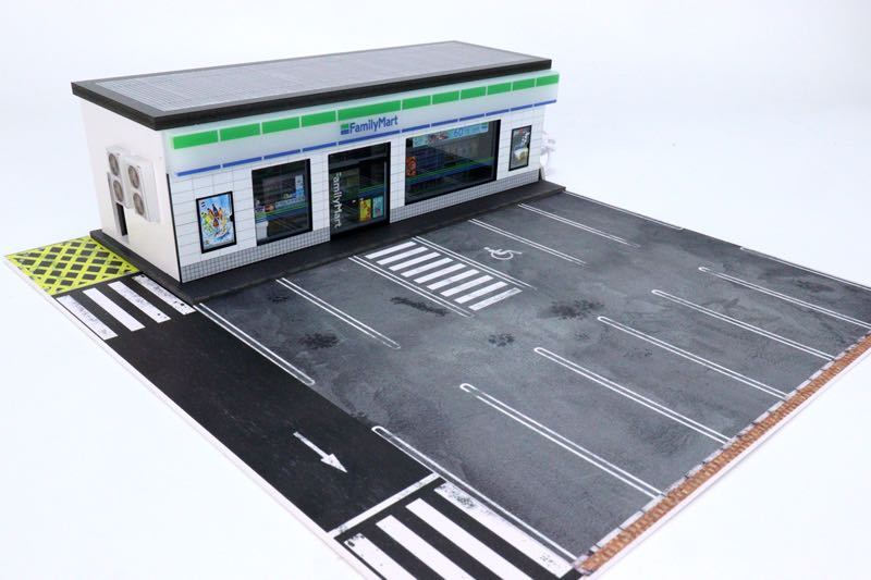 即納 G-FANS 1/64 family mart ジオラマ 点灯 組立式 駐車場付き 新品未開封の画像4