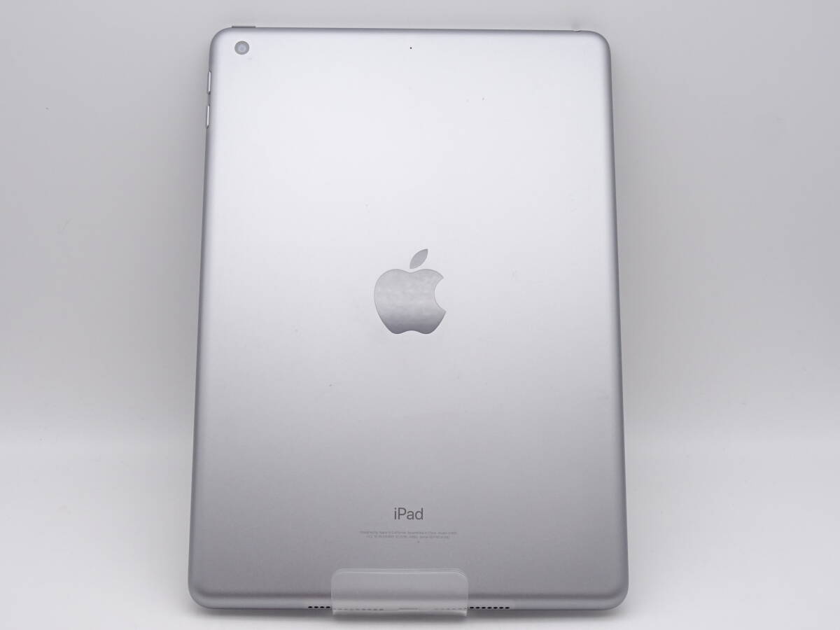 HE-491◆北米版 Wi-Fiモデル iPad 第6世代 32GB MR7F2LL/A スペースグレイ 中古品の画像3