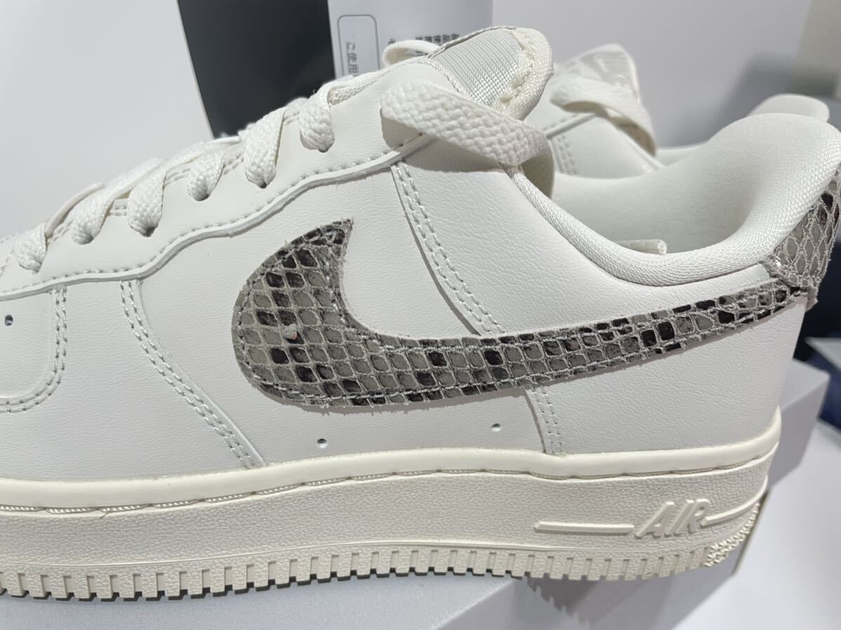 【送料無料】【新品】24㎝　NIKE WMNS AIR FORCE 1 '07 ナイキ ウィメンズ エア フォース 1 '07 スネーク　蛇柄_画像5