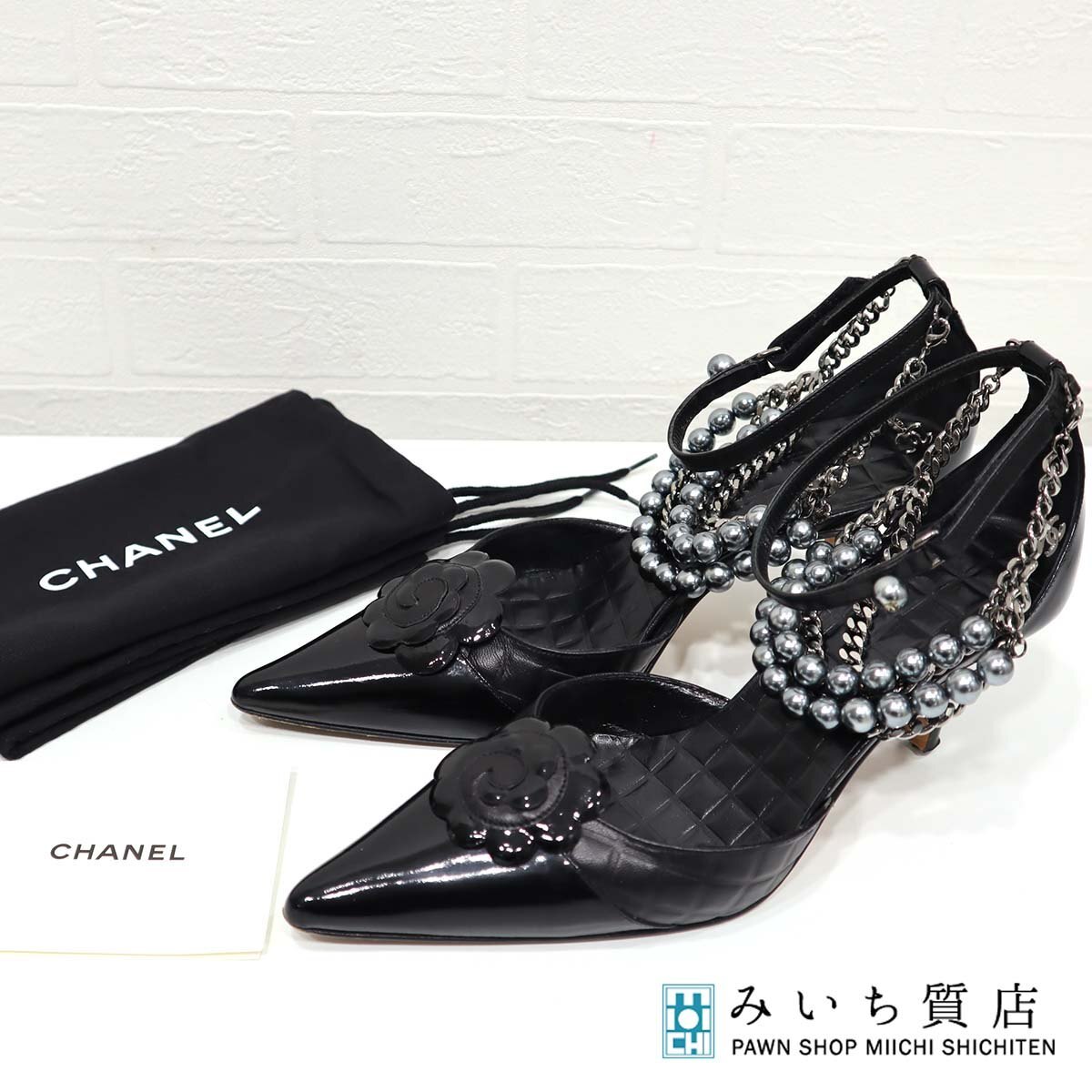 質屋 1円オークション シャネル CHANEL 靴 35 1/2 22.5 ヒール ミュール 黒 アンクルストラップ フェイクパール 花 H12510 みいち質店の画像1