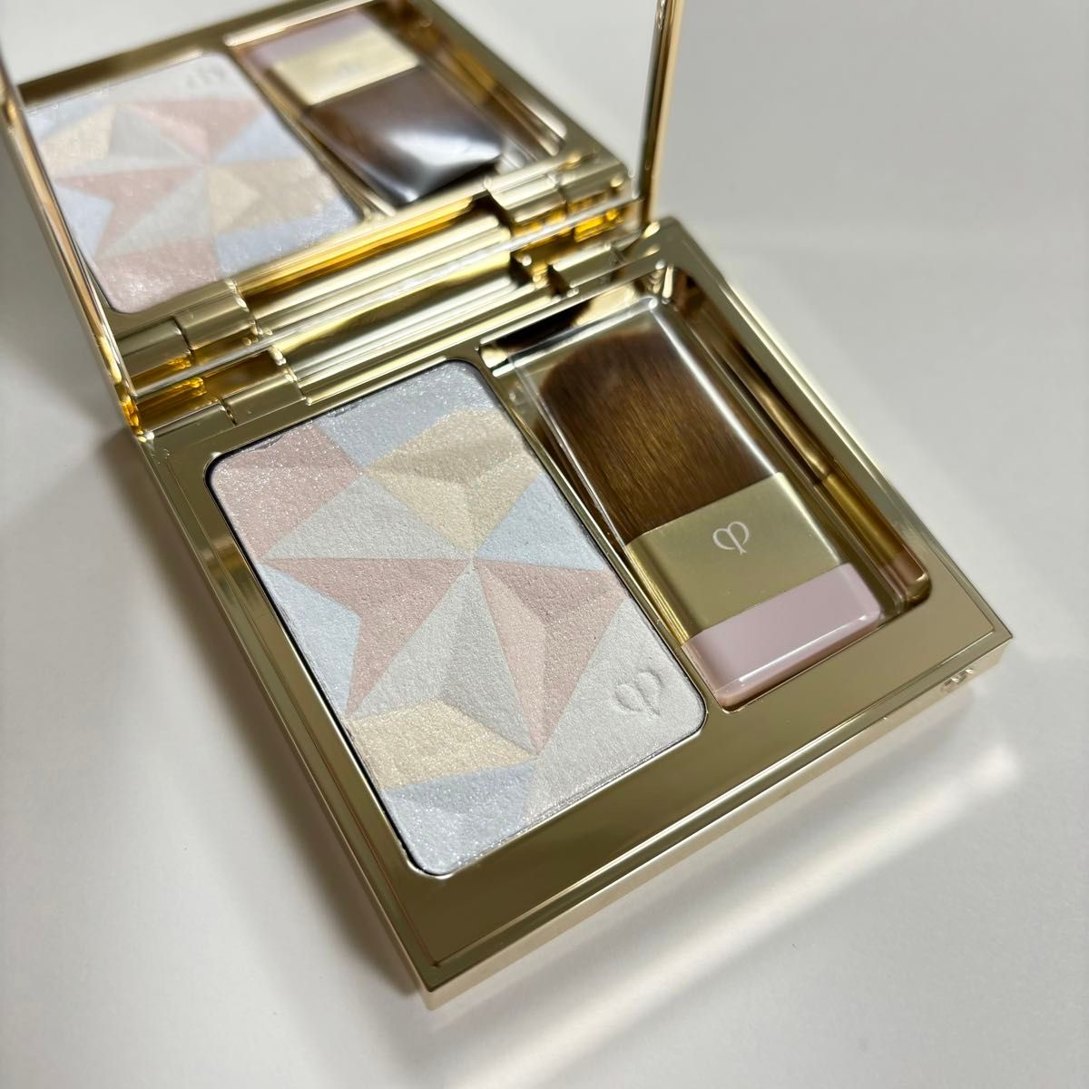 cl de peau BEAUT  クレドポーボーテ  レオスールデクラ103