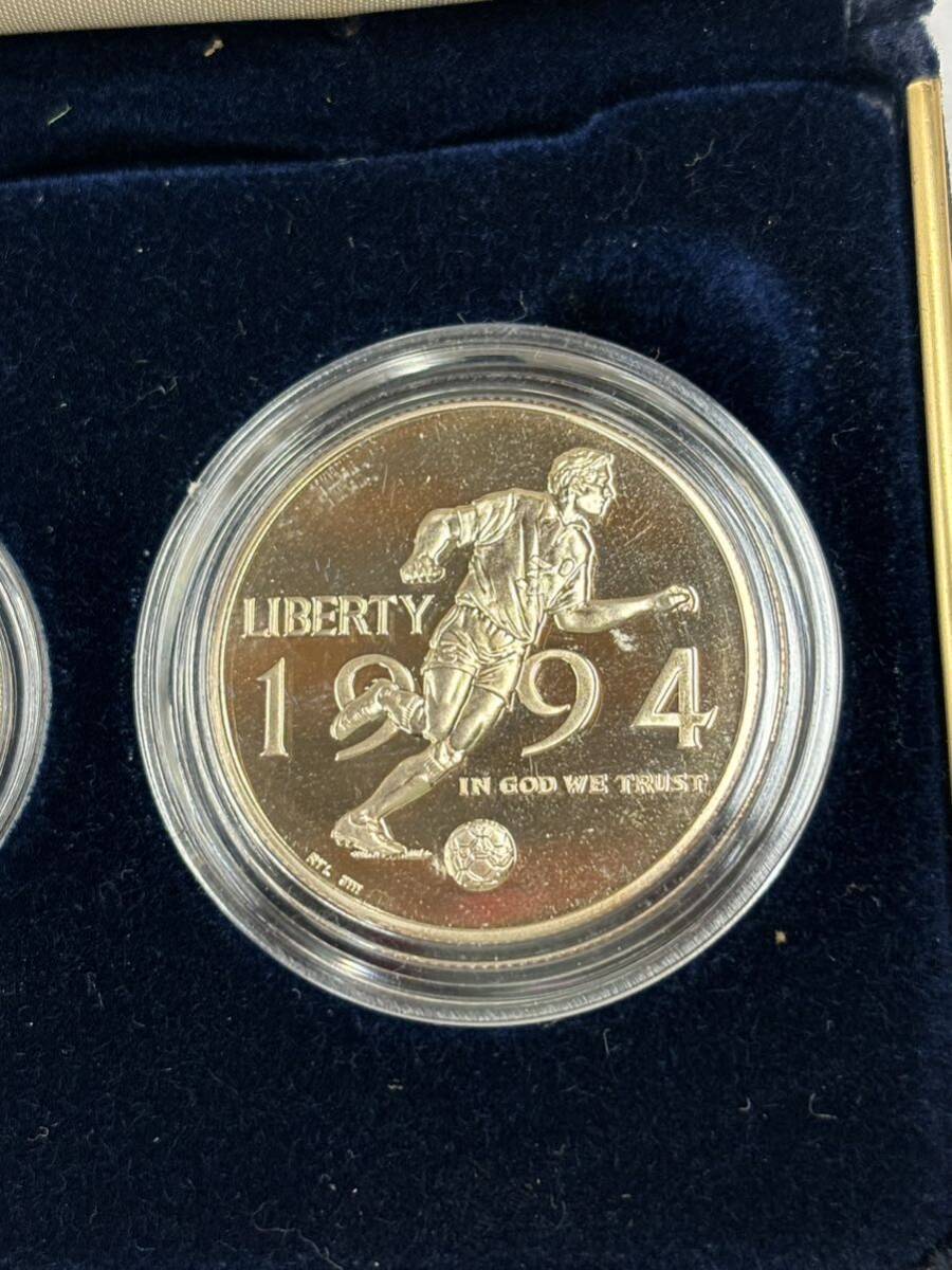 1994年 ワールドカップ USA 記念コインセット 5ドル金貨 K21.6(8.359g) 1ドル銀貨 90%シルバー(26.730g) 50セント銅貨 銅92%(11.340g)の画像4